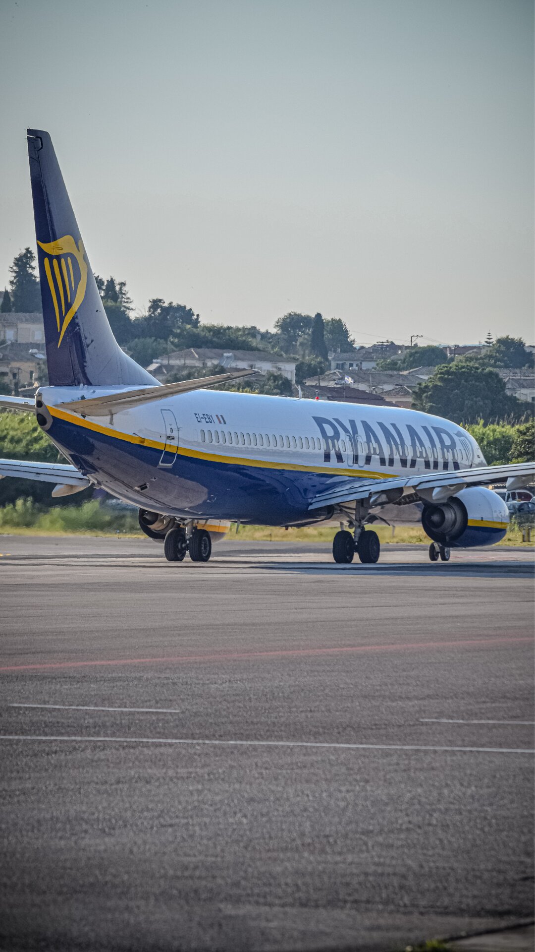 Boeing 737-8AS (737-800)