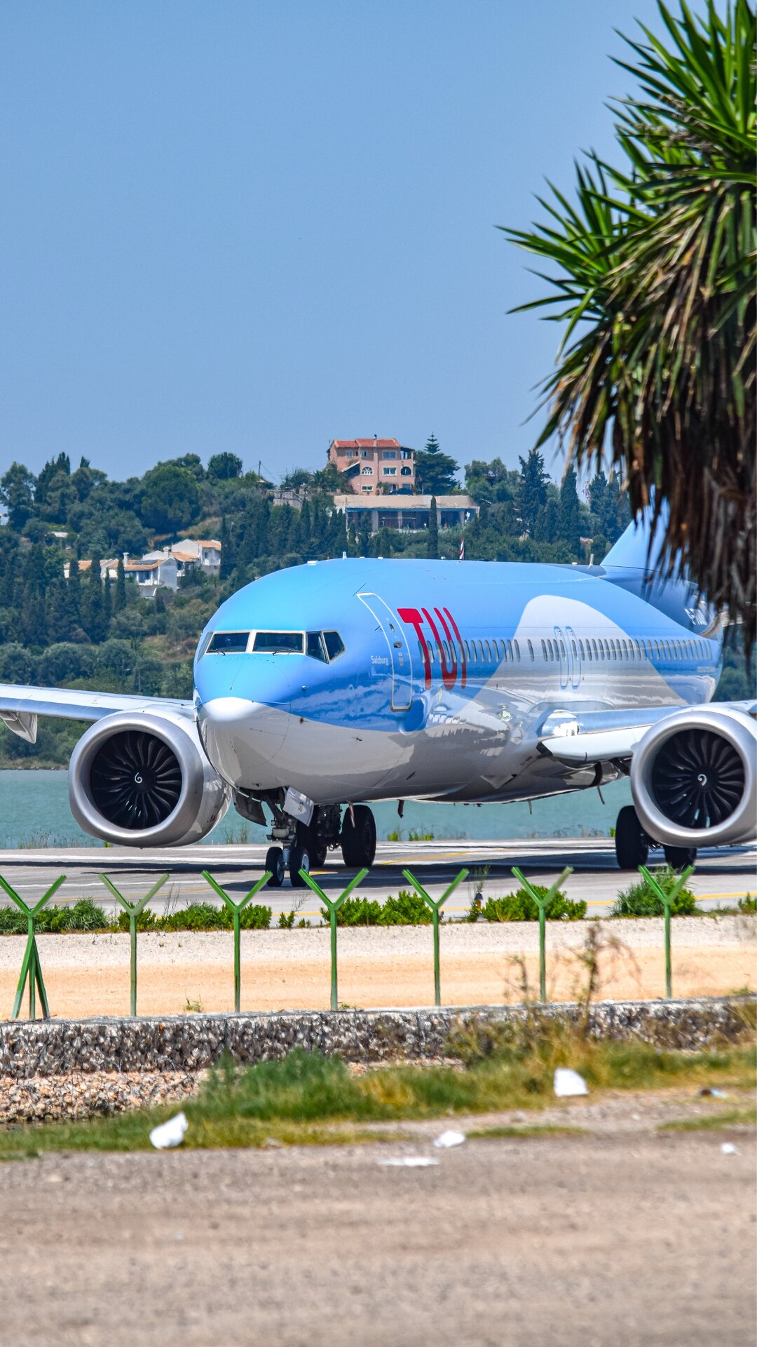 Boeing 737 MAX 8