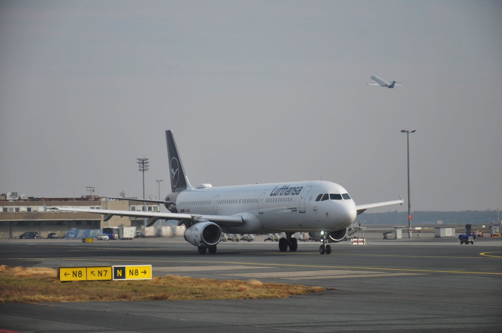 Airbus  A321-211