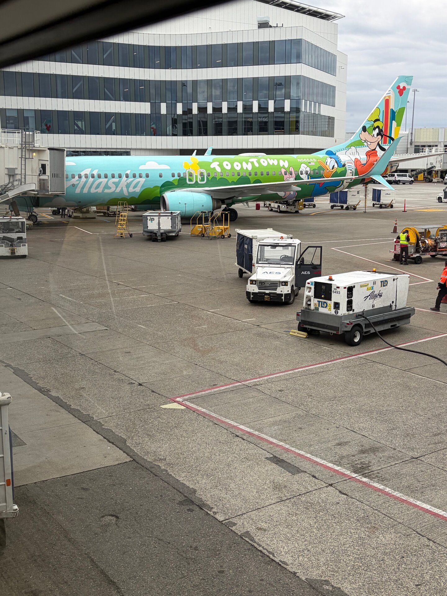 Boeing 737-890