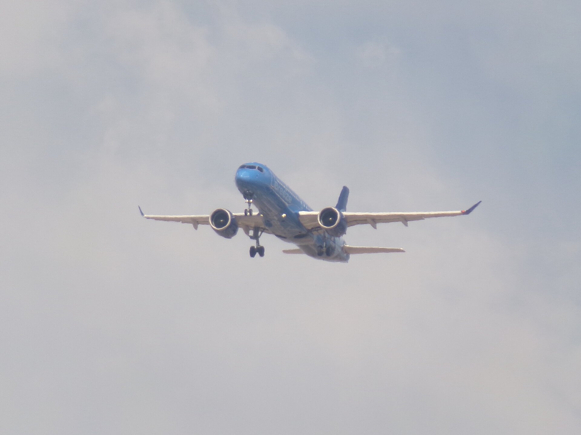 Embraer Embraer E195-E2