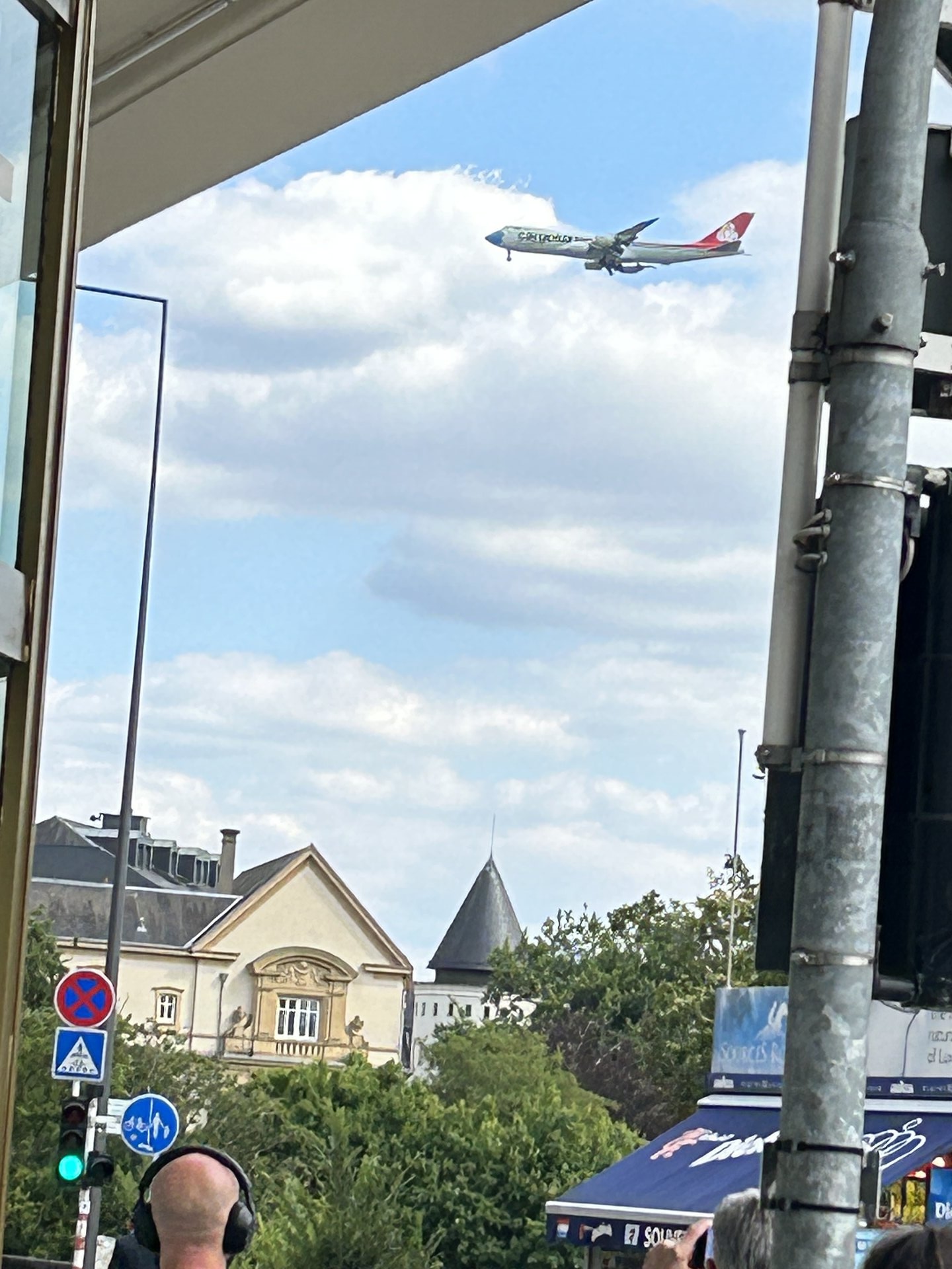Boeing B738