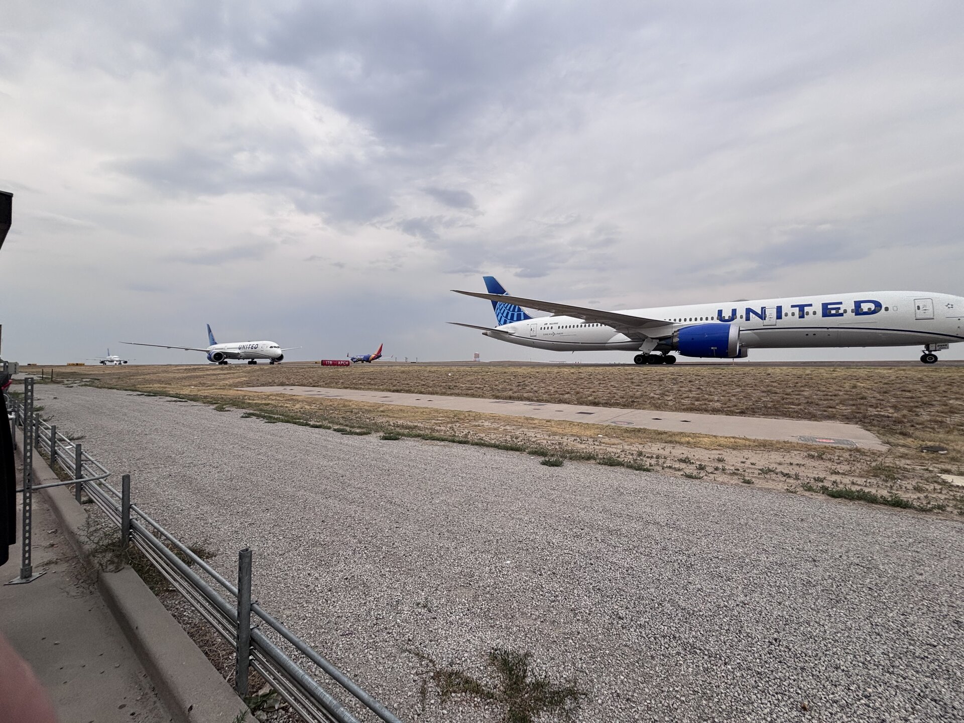 Boeing 787-9 Dreamliner (background); 787-10 Dreamliner (foreground)