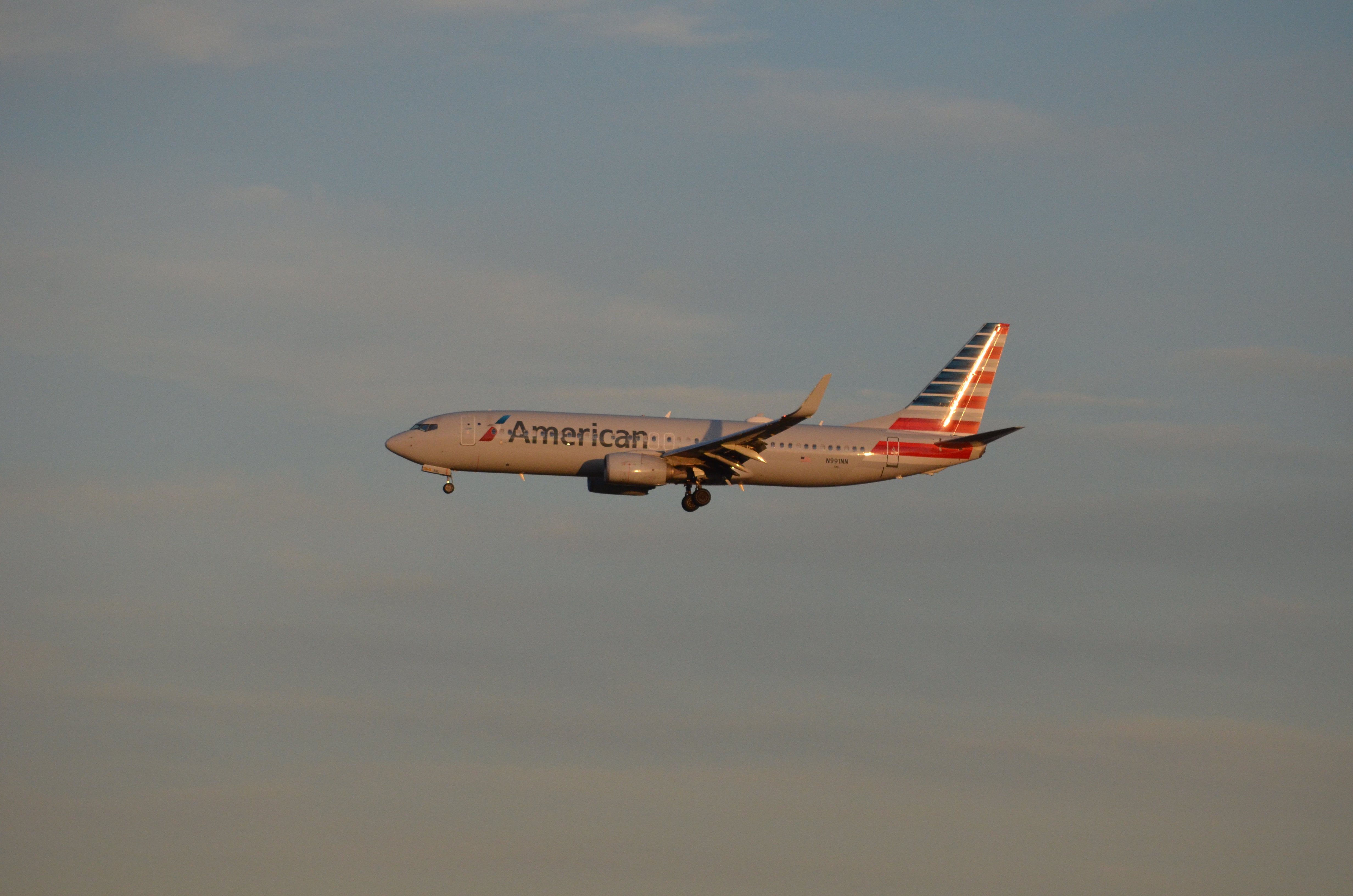 Boeing 737-823
