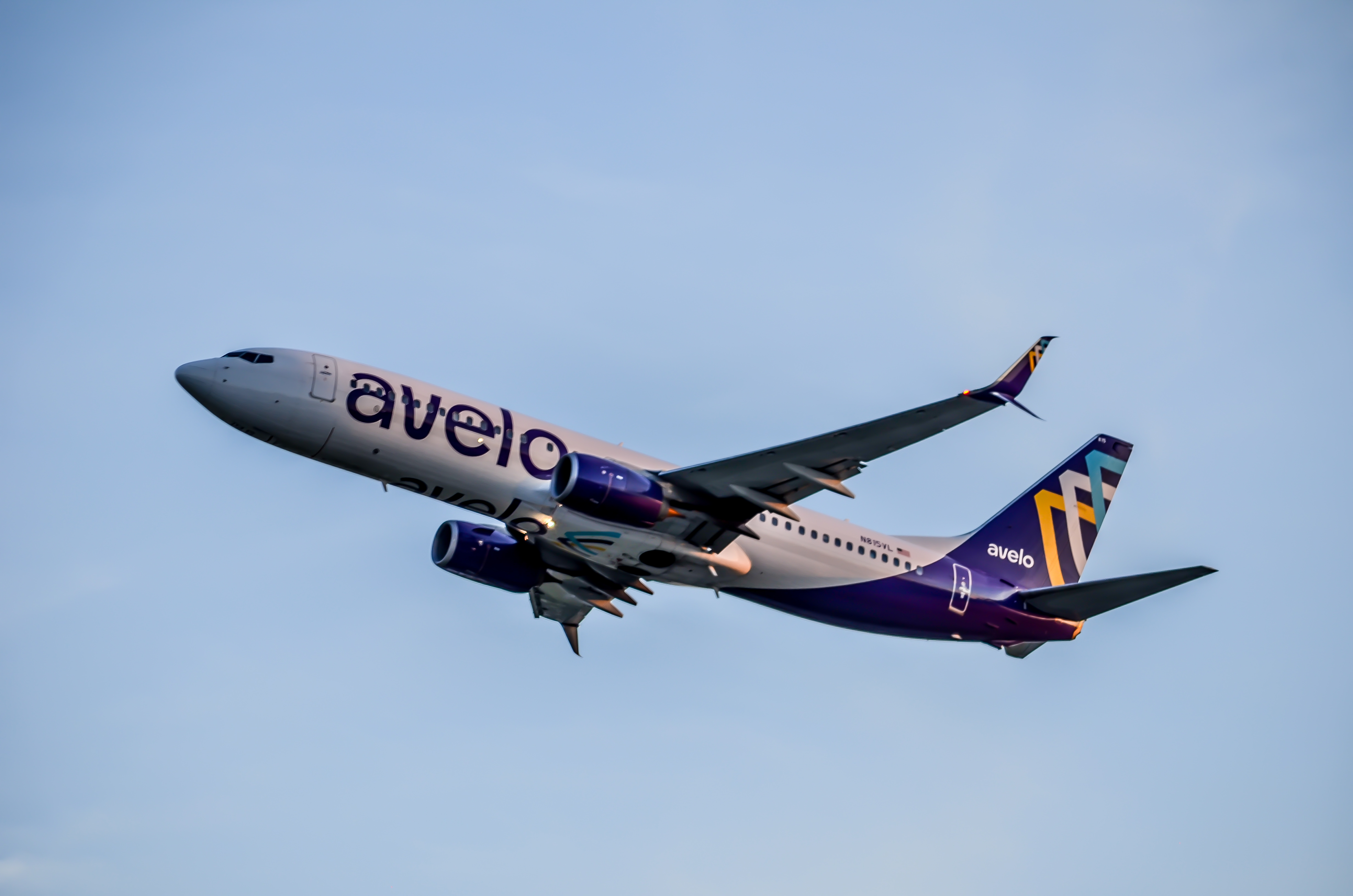Boeing 737-8H4