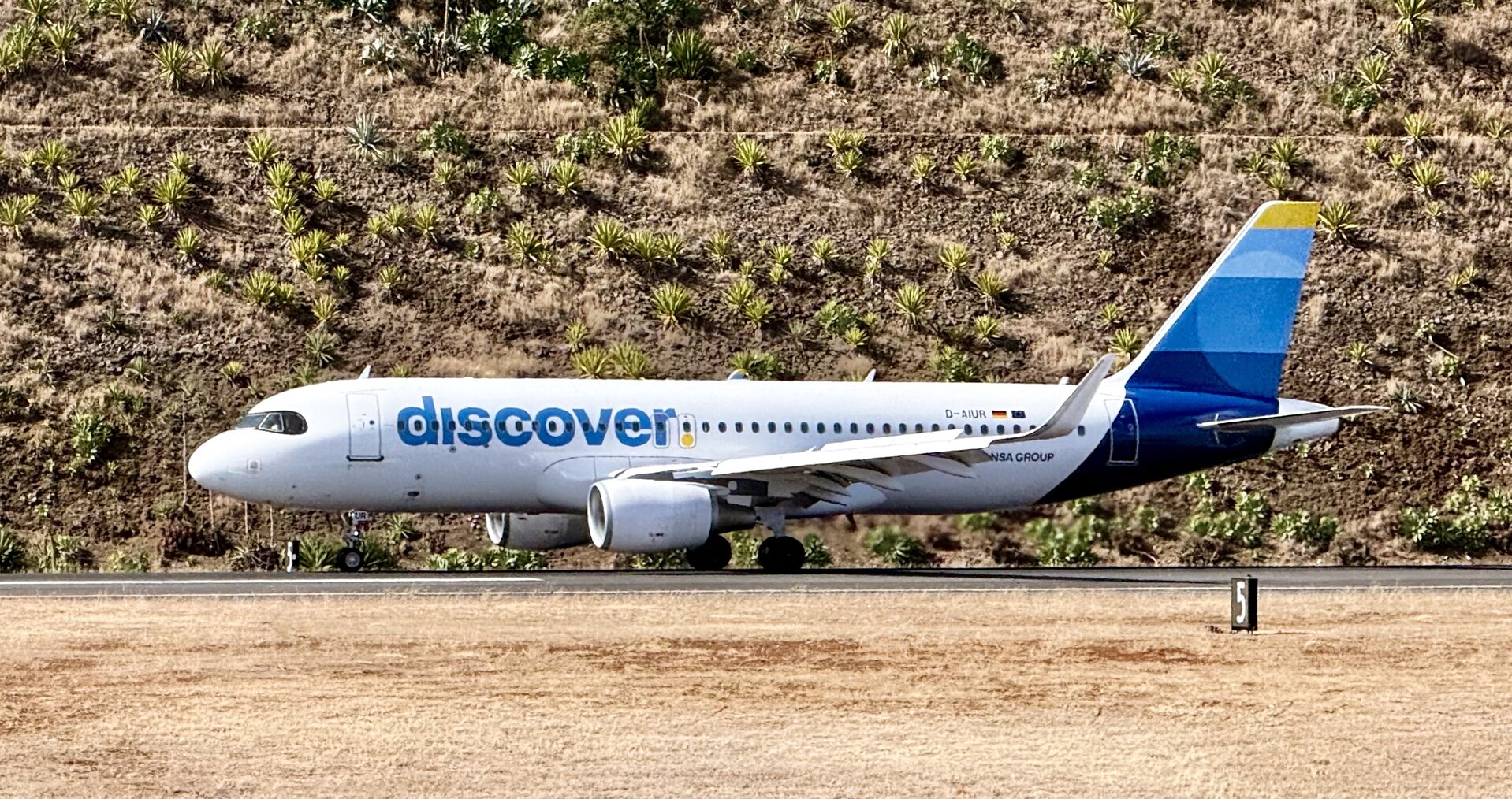 Airbus A320-214
