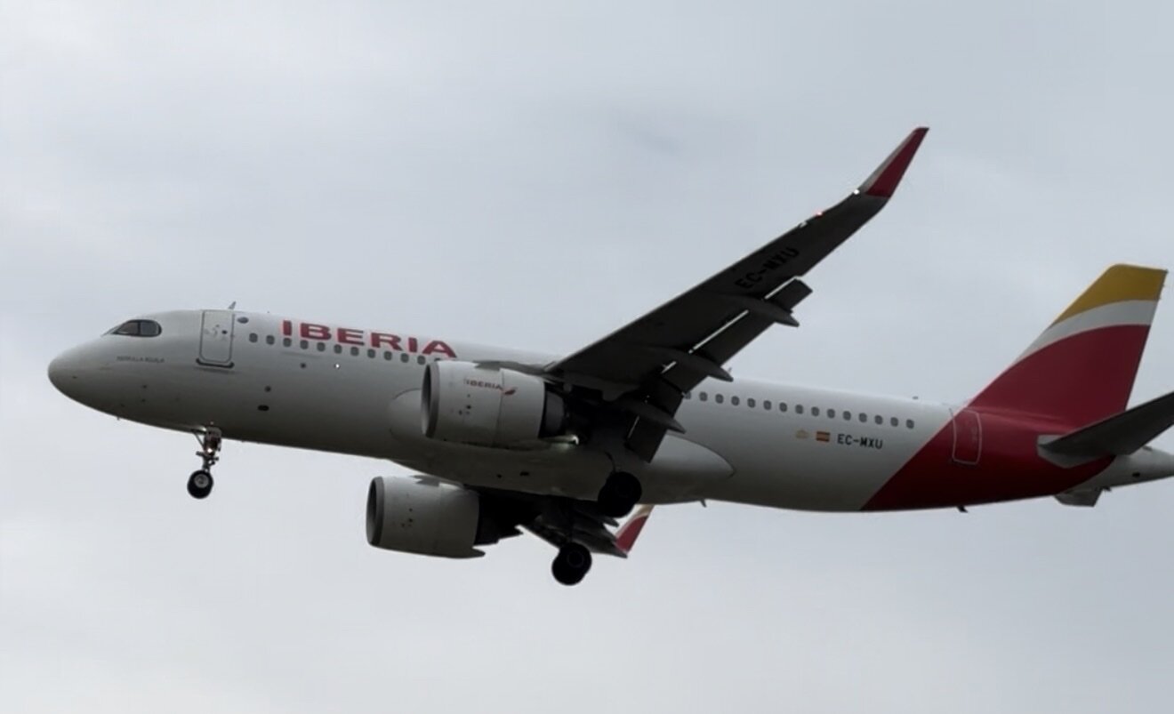Airbus A320-214