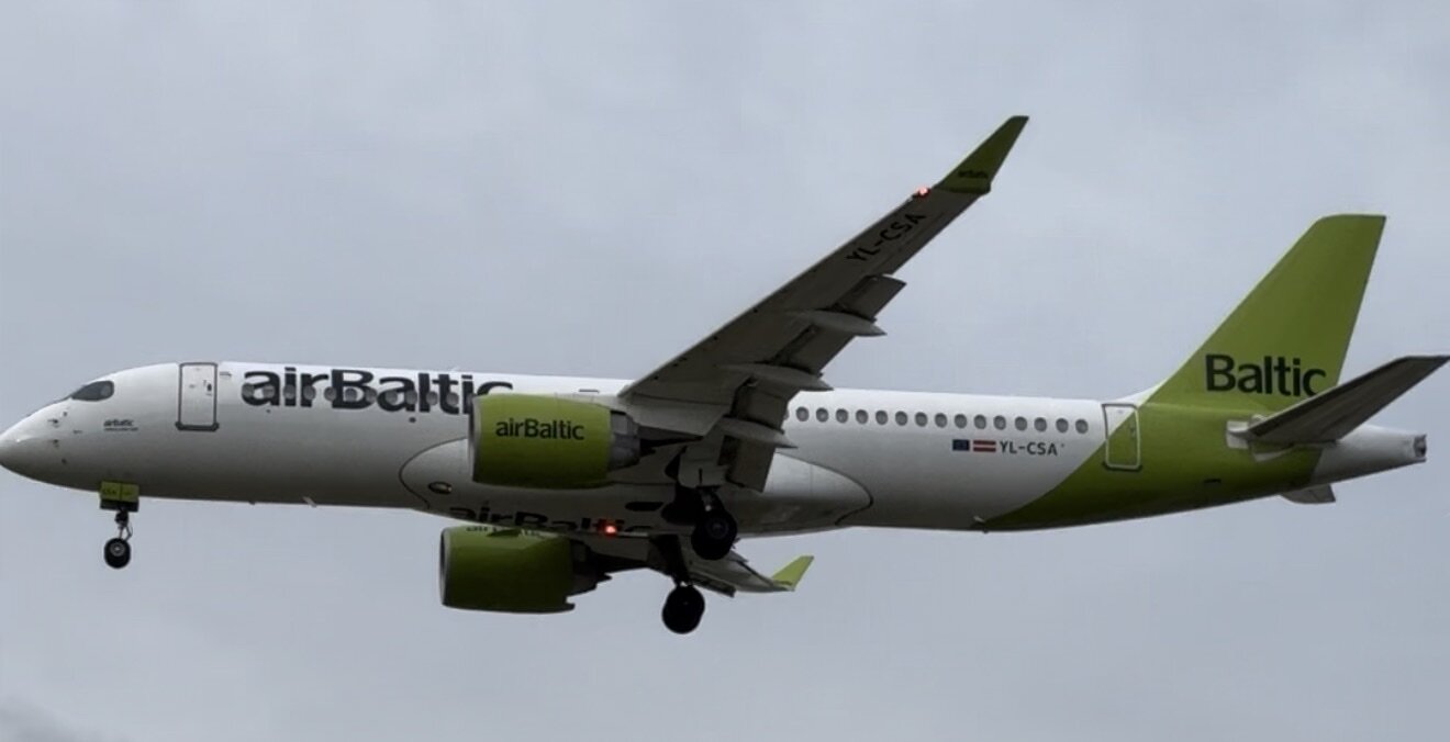 Airbus A220-300