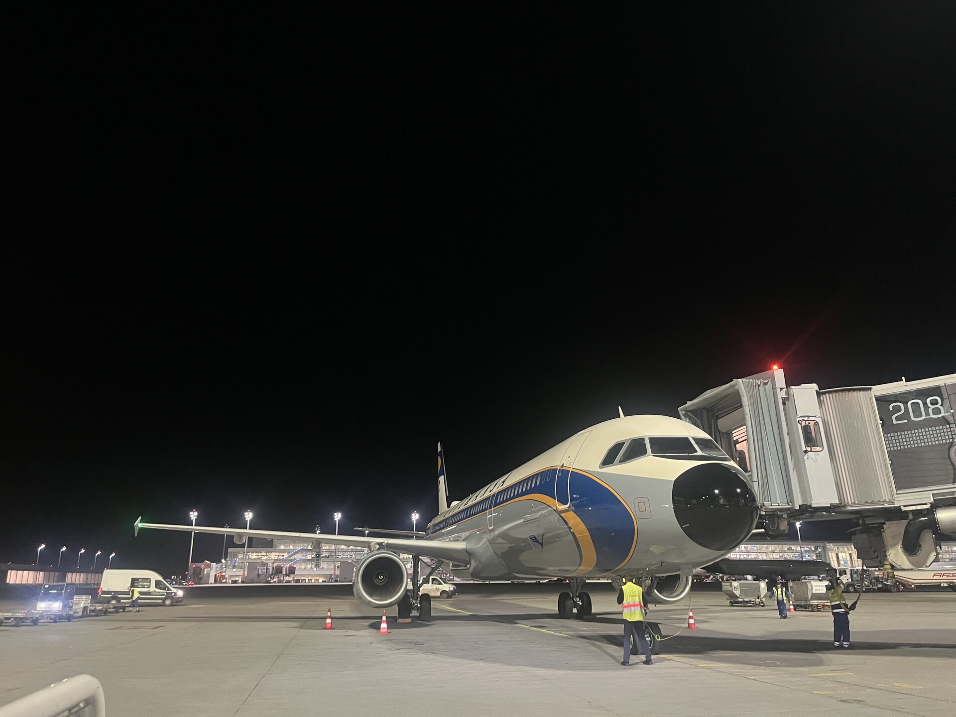 Airbus A320-214