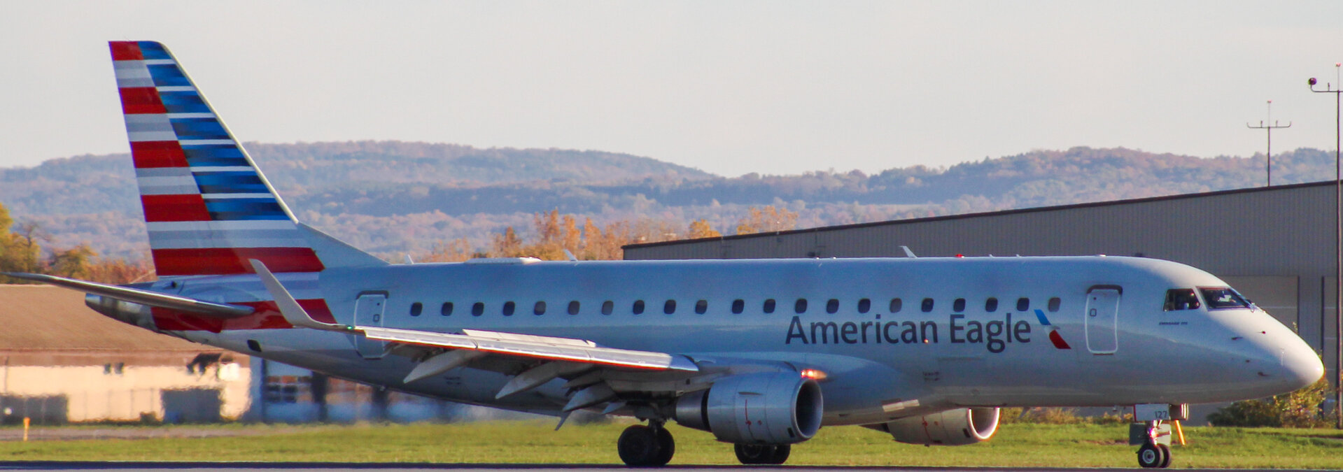 Embraer E175