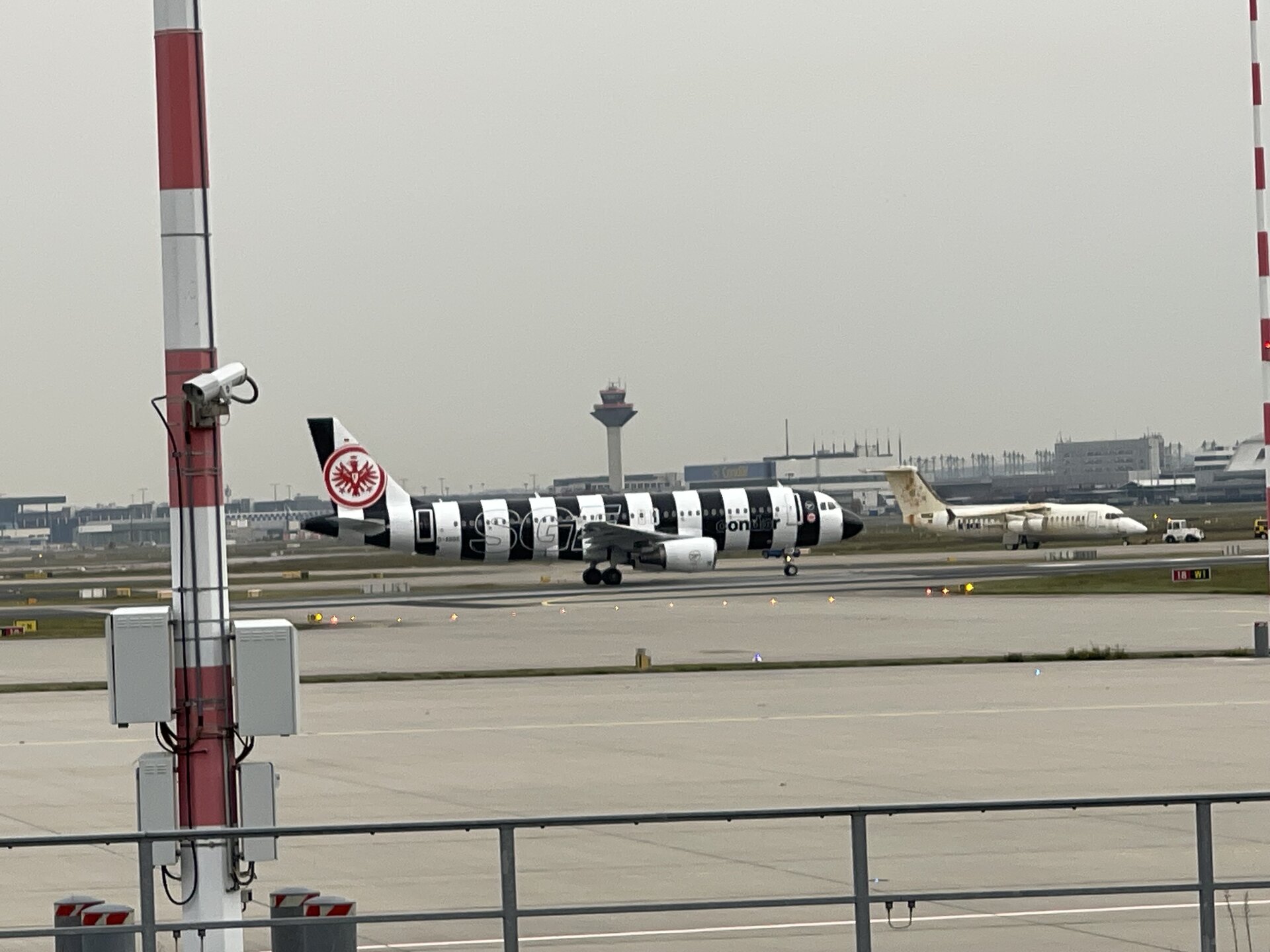Airbus A320-214