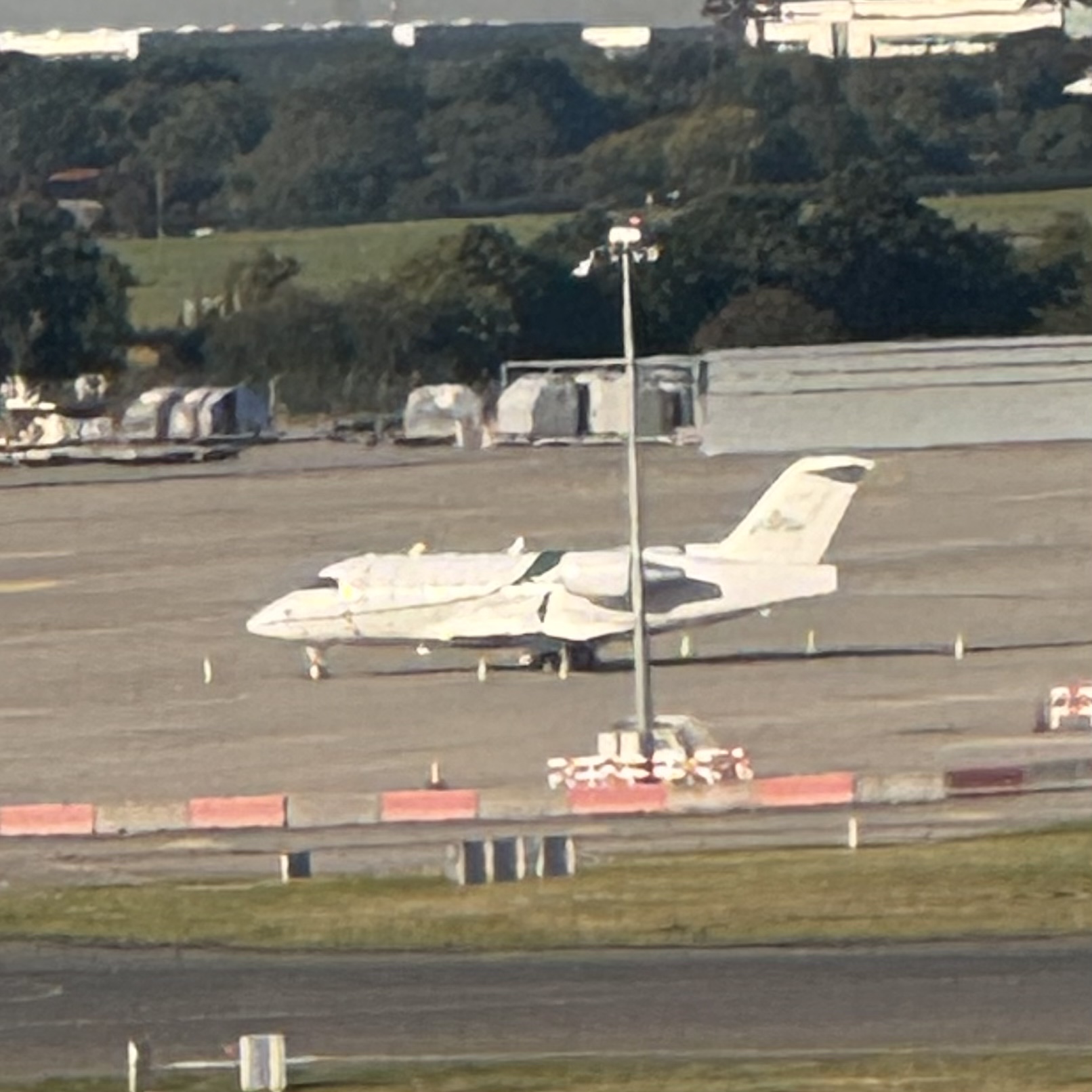 Bombardier Challenger 604 or Challenger 605