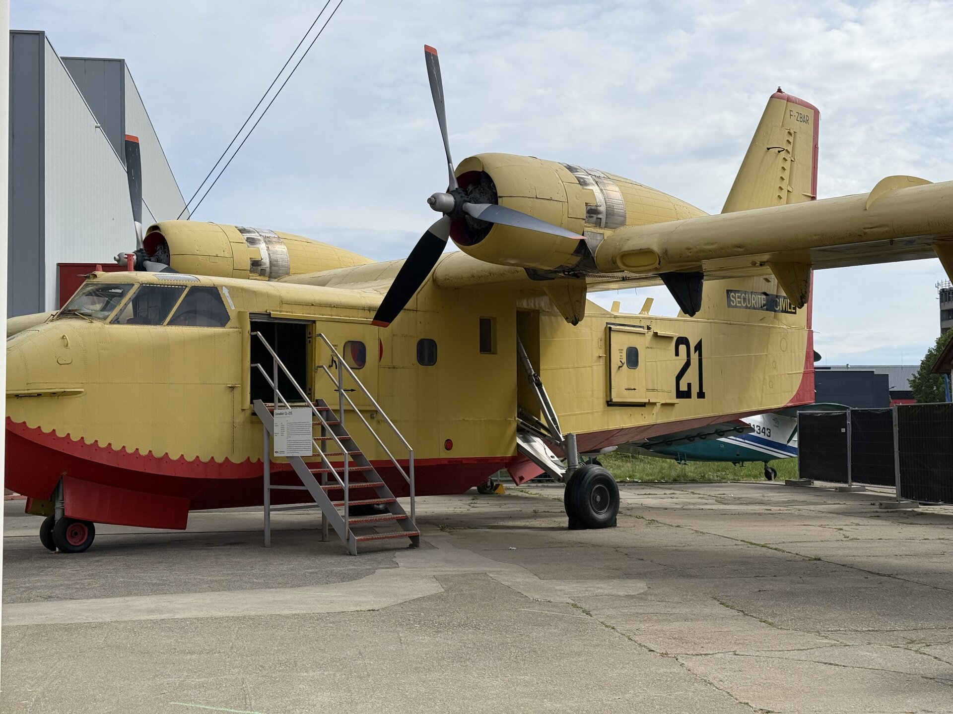 Canadair CL-215
