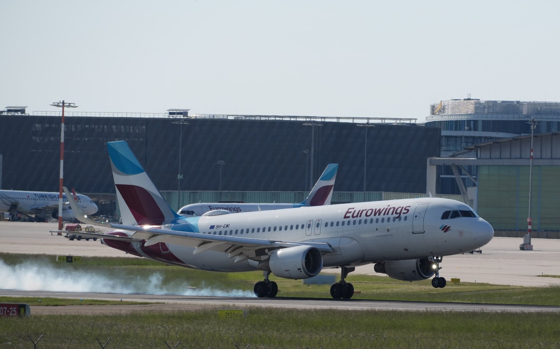 Airbus A320-214