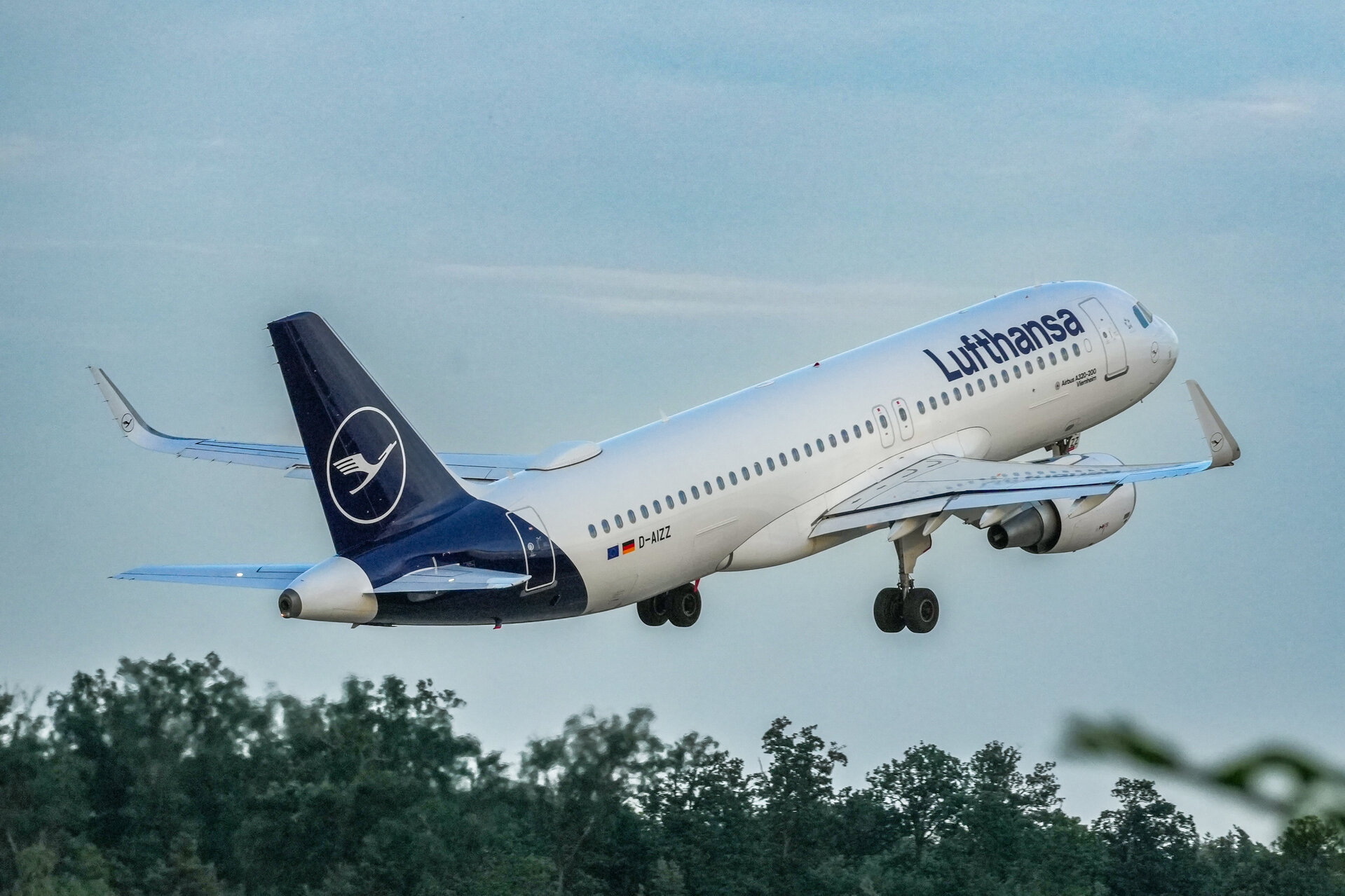 Airbus A320-214