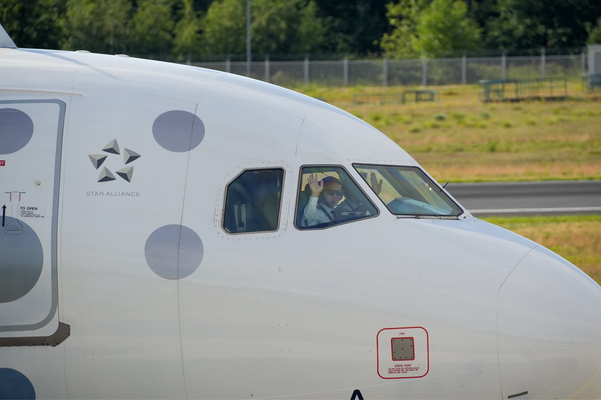 Airbus A320 family (likely A320, A321 based on cockpit shape)