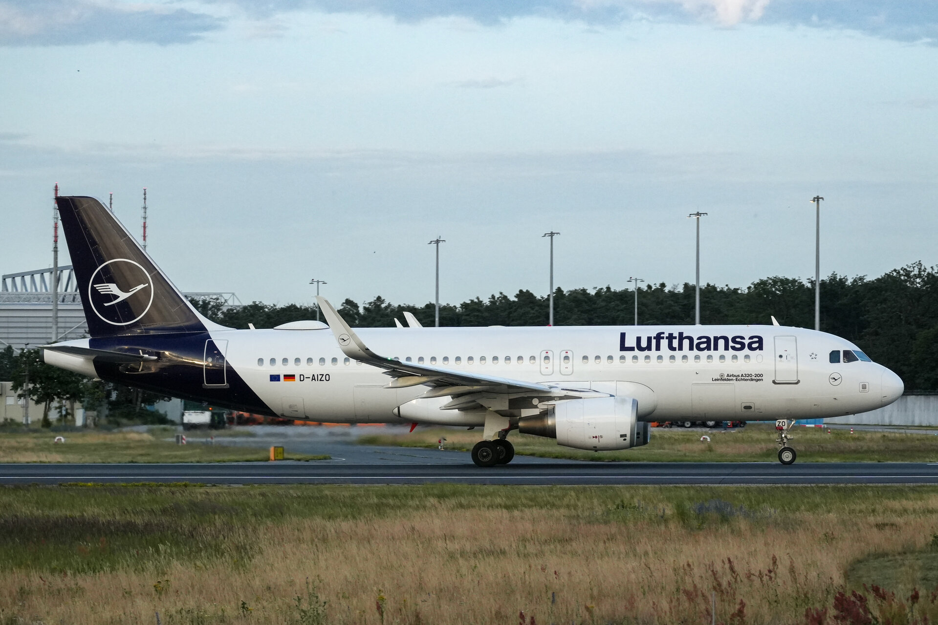 Airbus A320-214