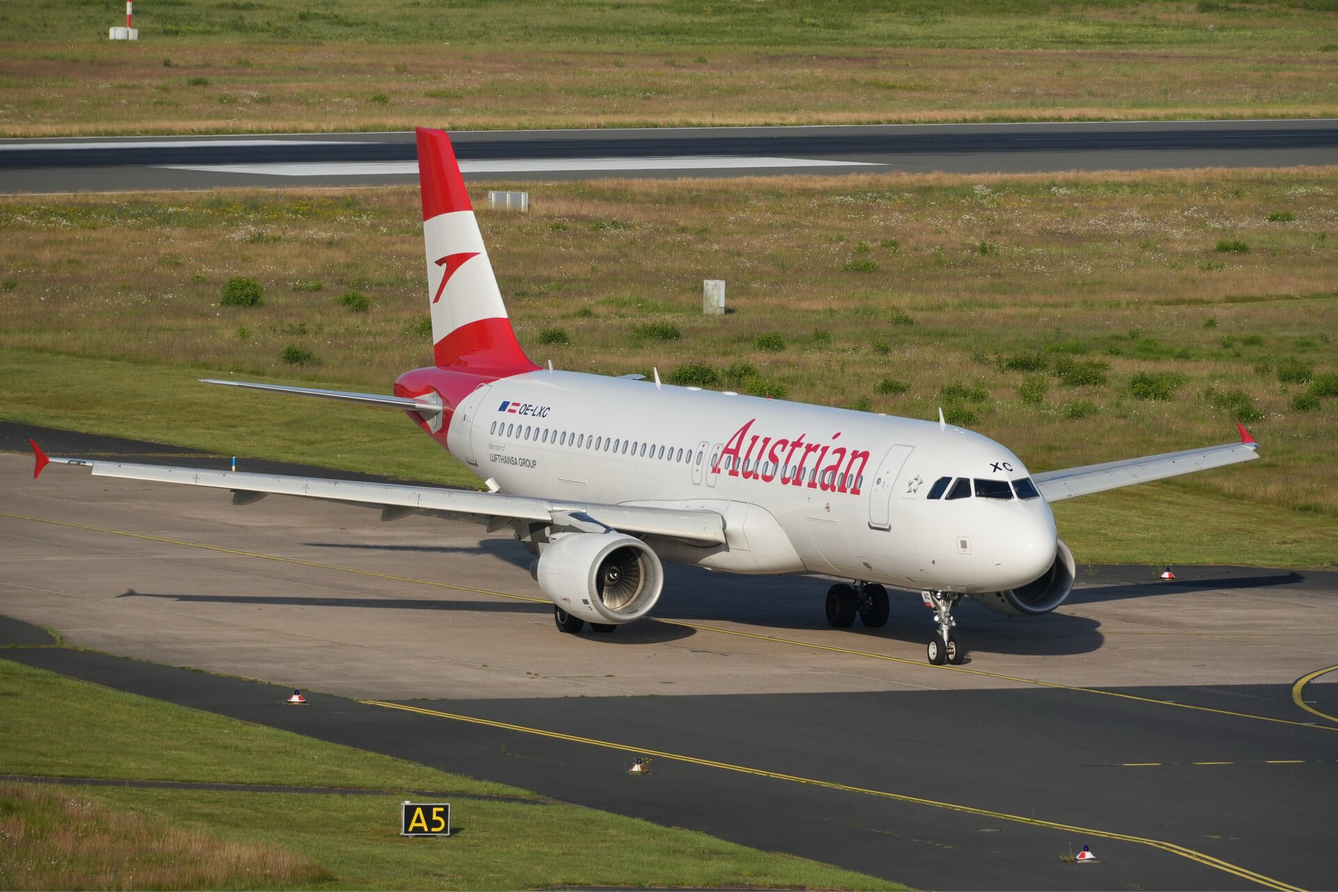 Airbus A320-214