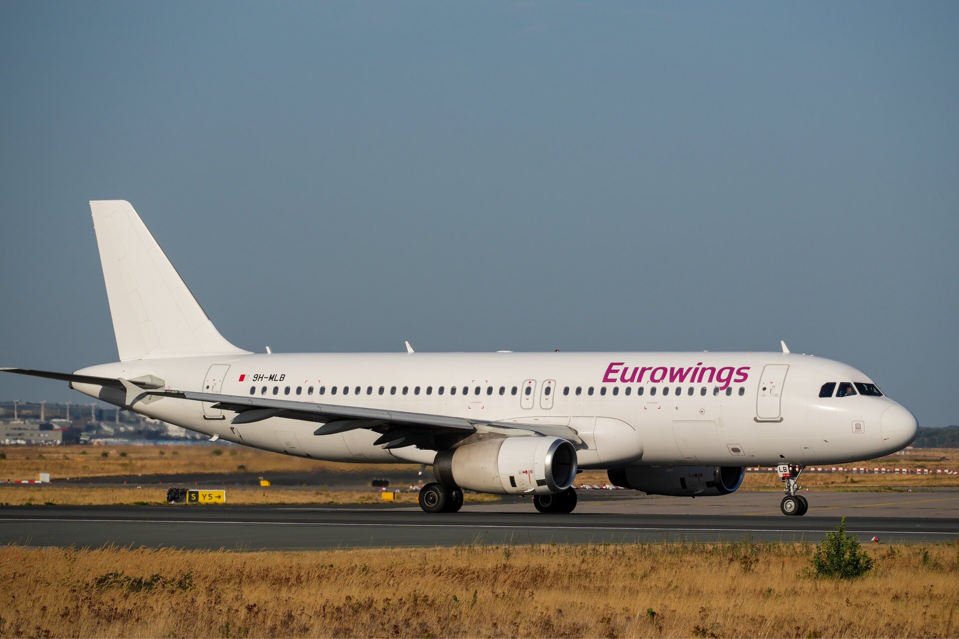 Airbus A320-214