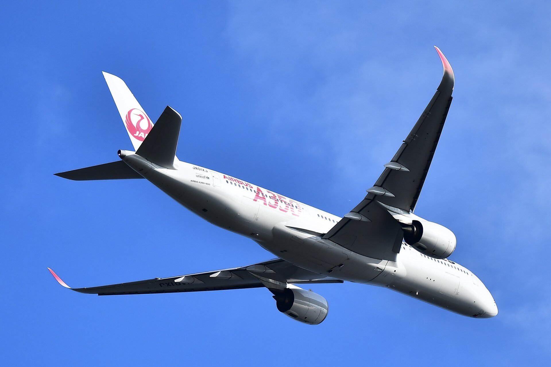 Airbus  A350-900