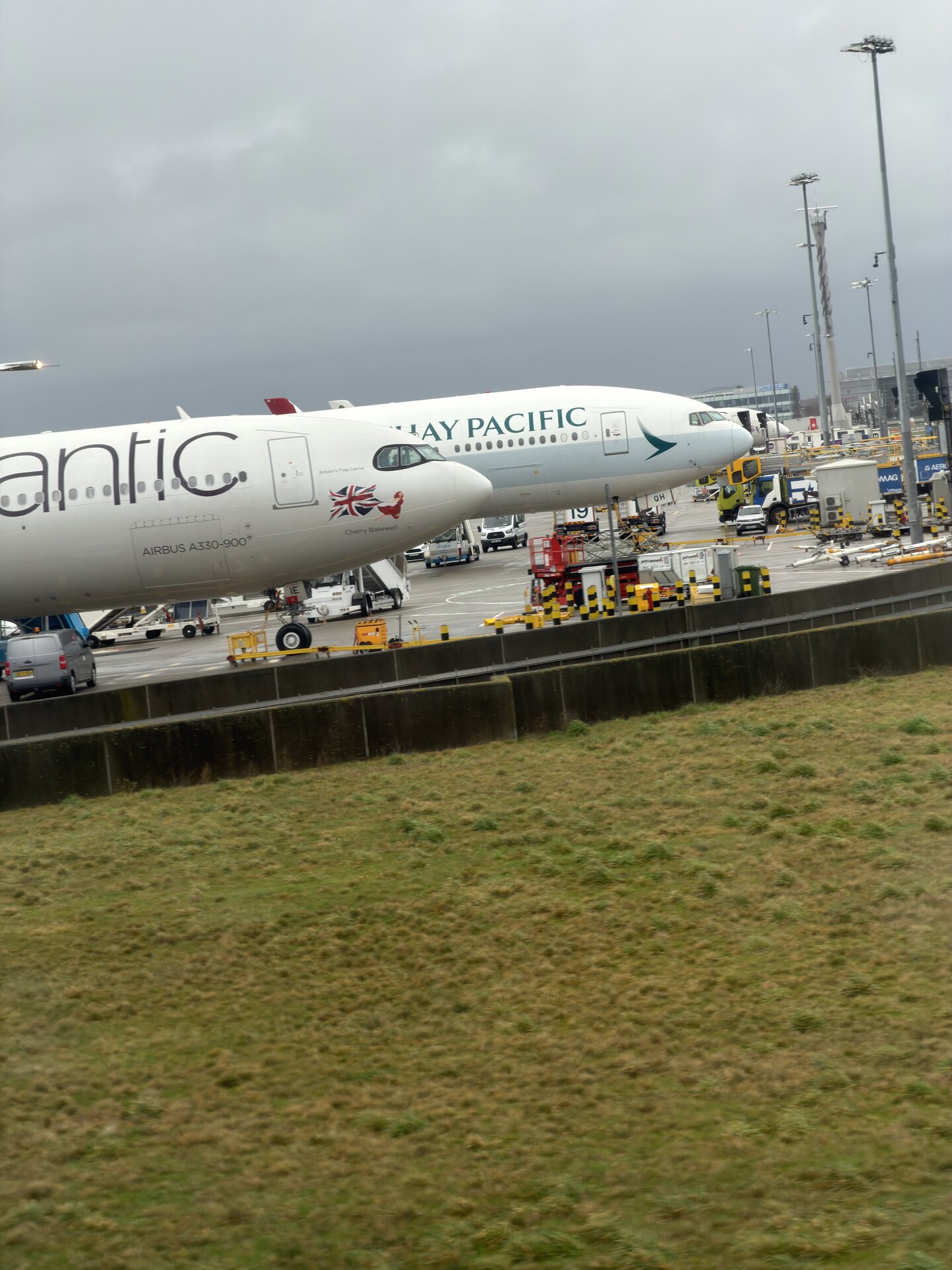 Boeing Airbus 777-300 A300-900neo