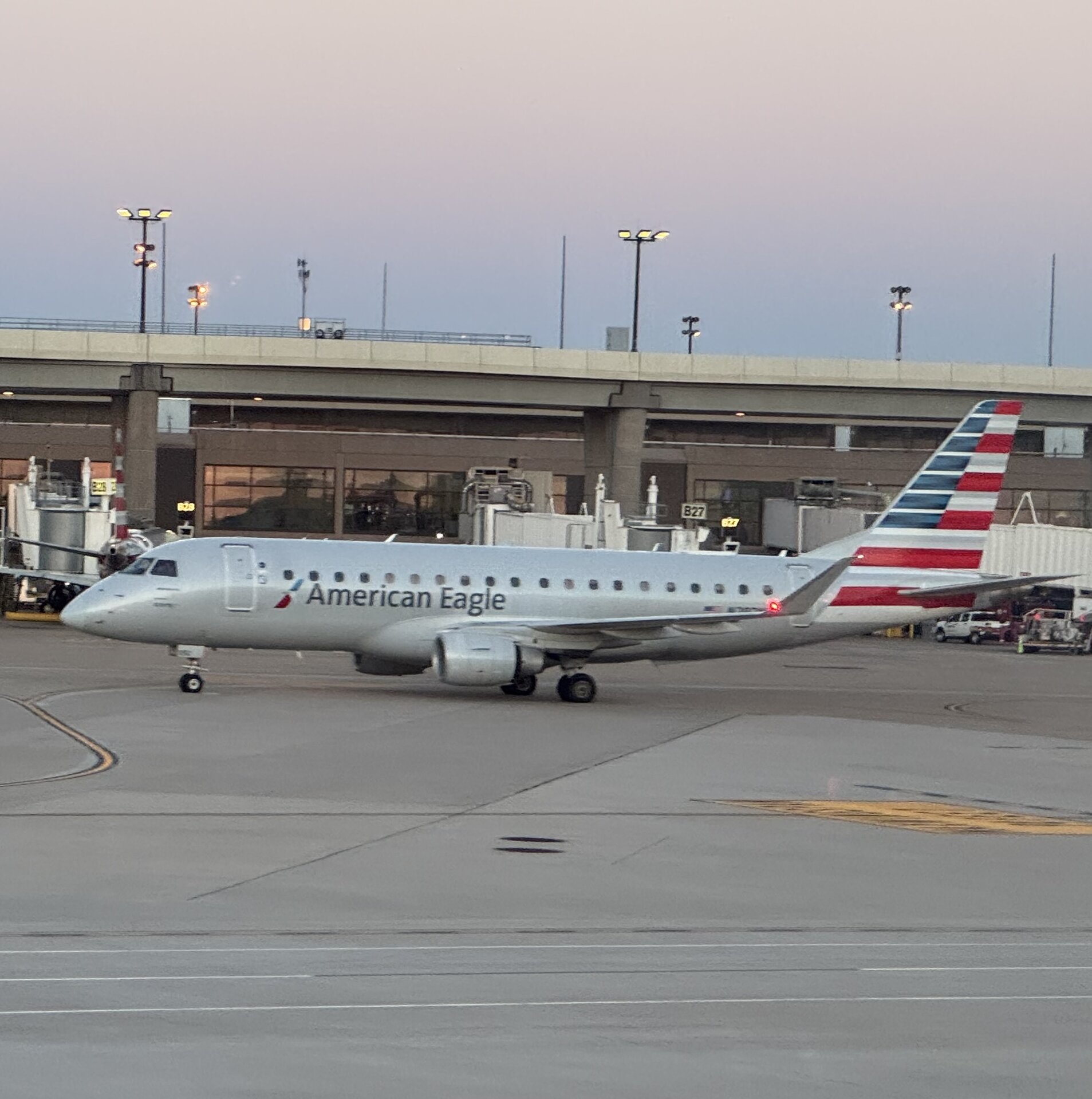Embraer ERJ-175