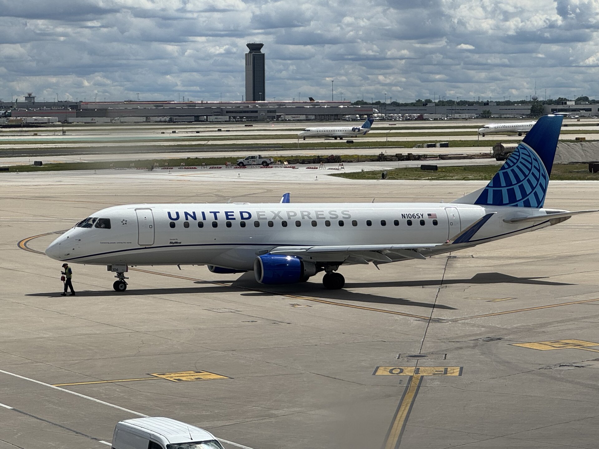 Embraer Embraer ERJ-175 (E175)