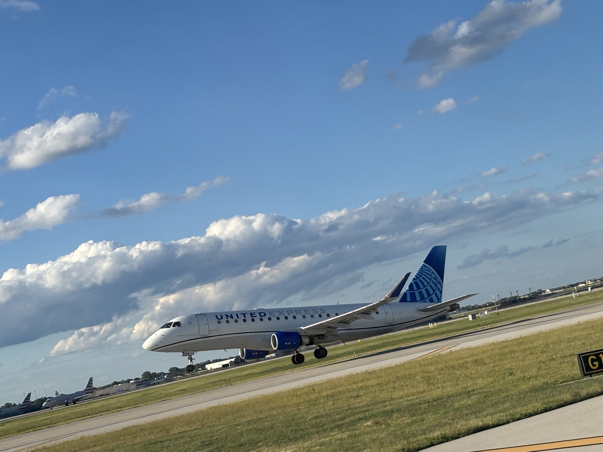 Embraer ERJ-175 (E175)