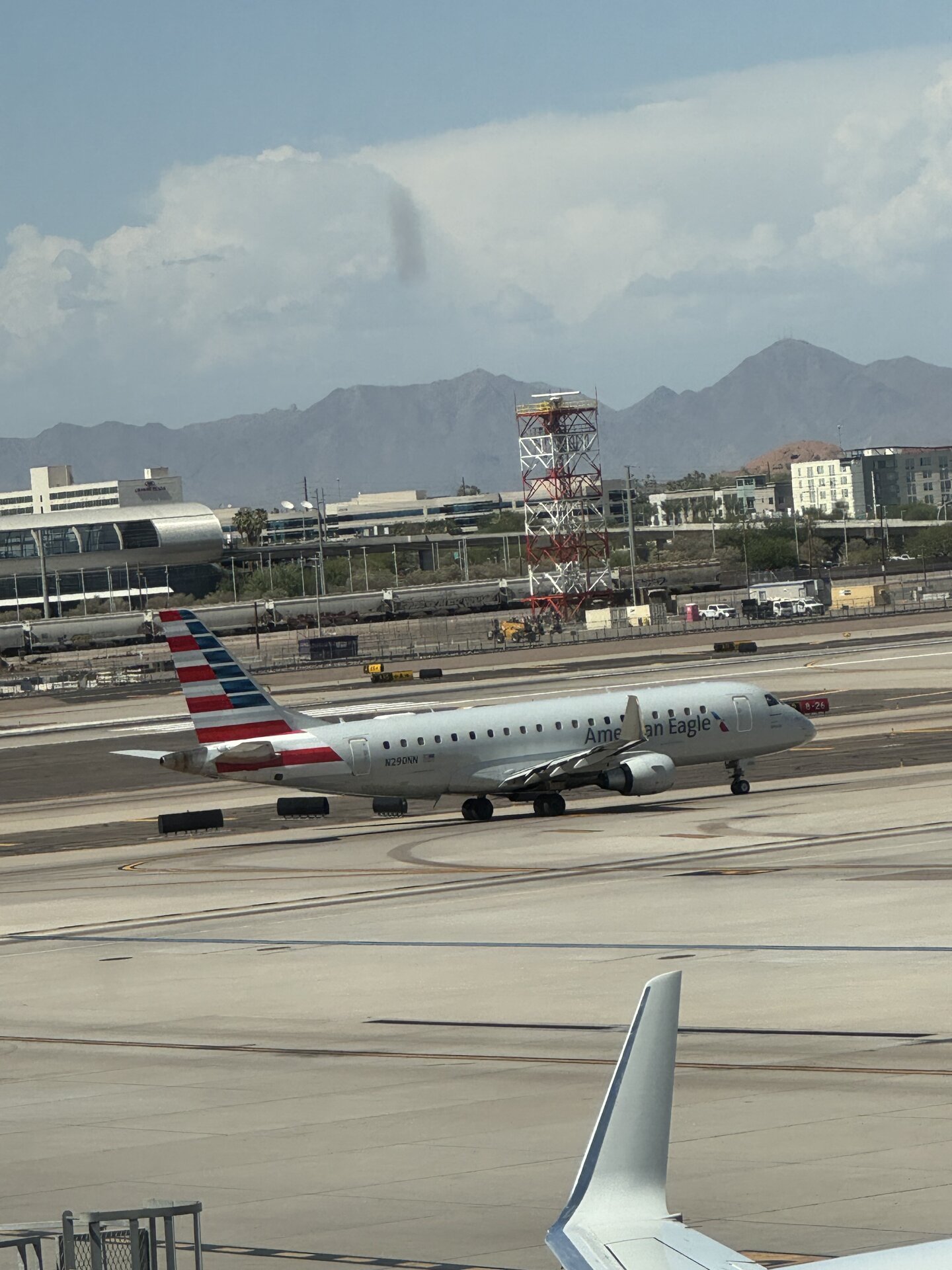 Embraer Embraer ERJ-175LR (E175)