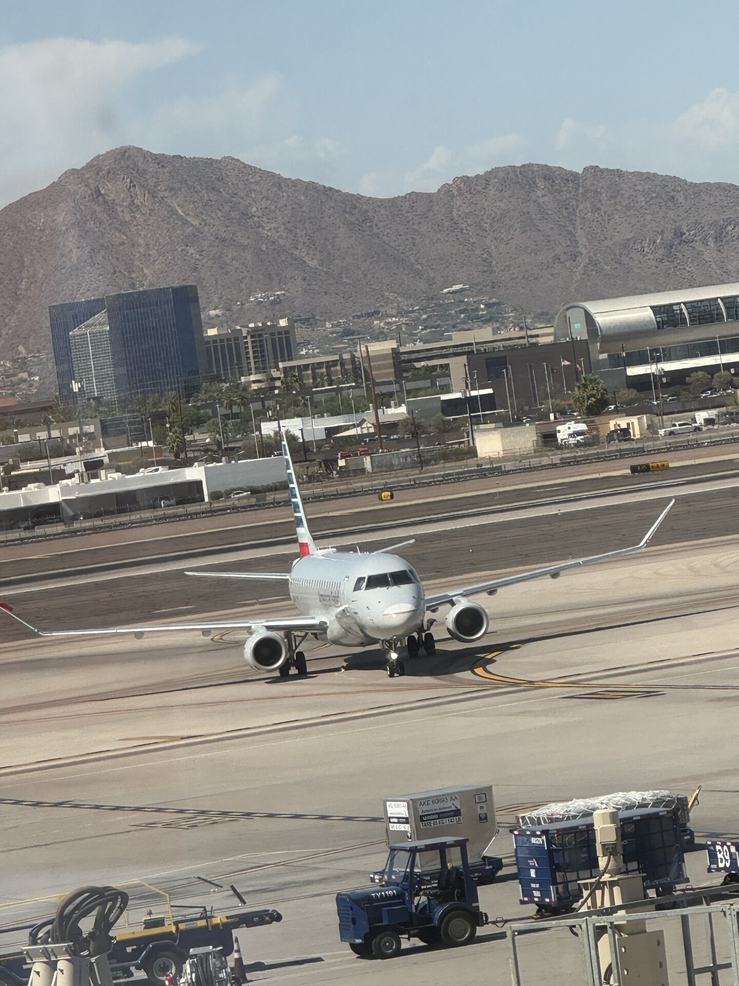 Embraer E175