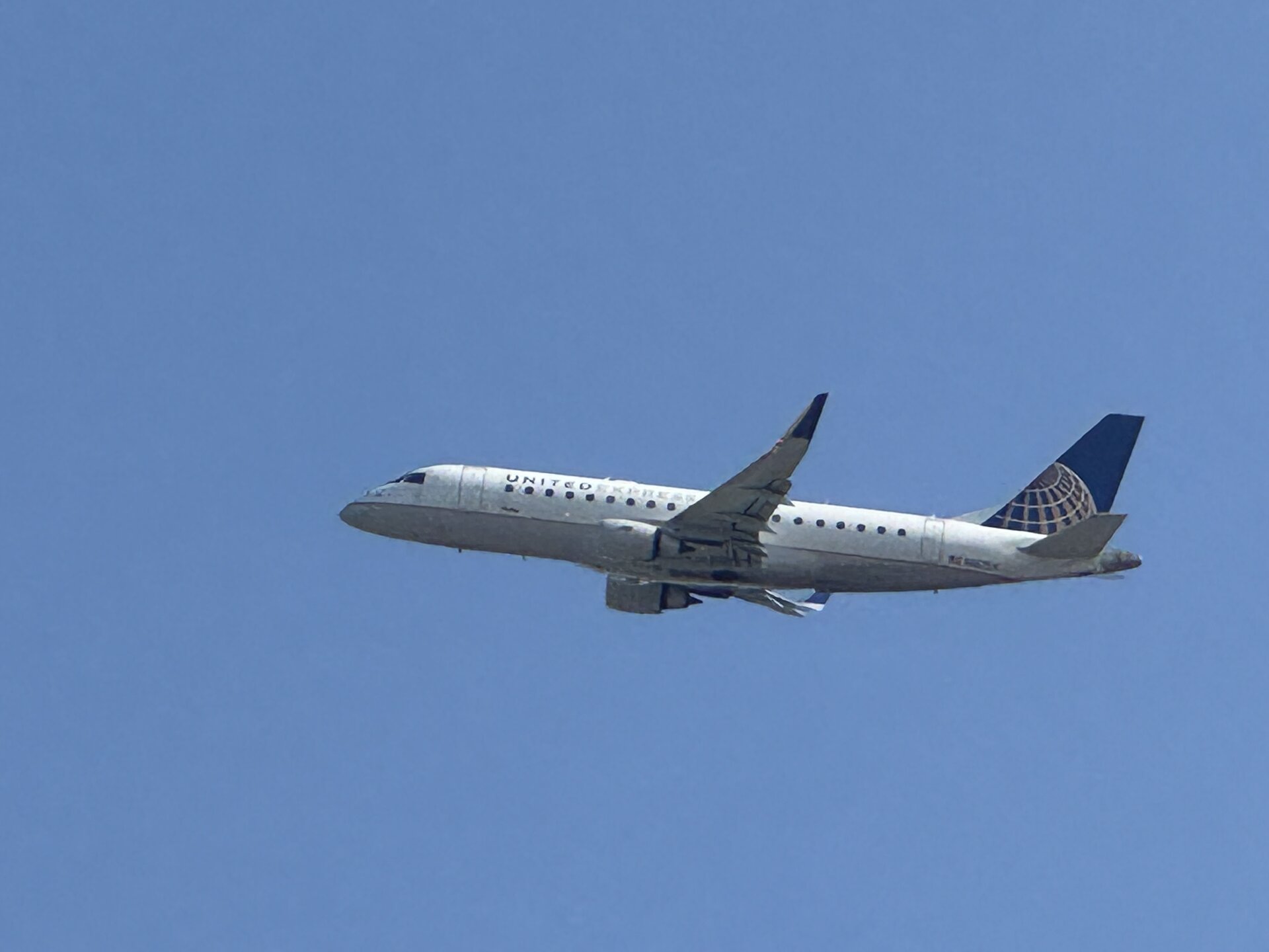 Embraer ERJ-175 (E175)