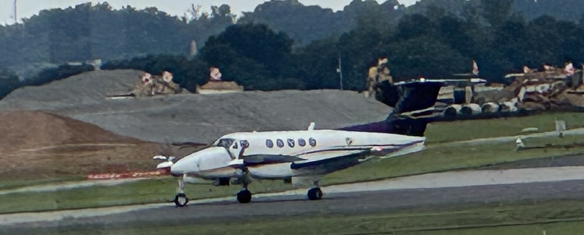 Beechcraft King Air 200 or 350 (likely B200/BE20 series)