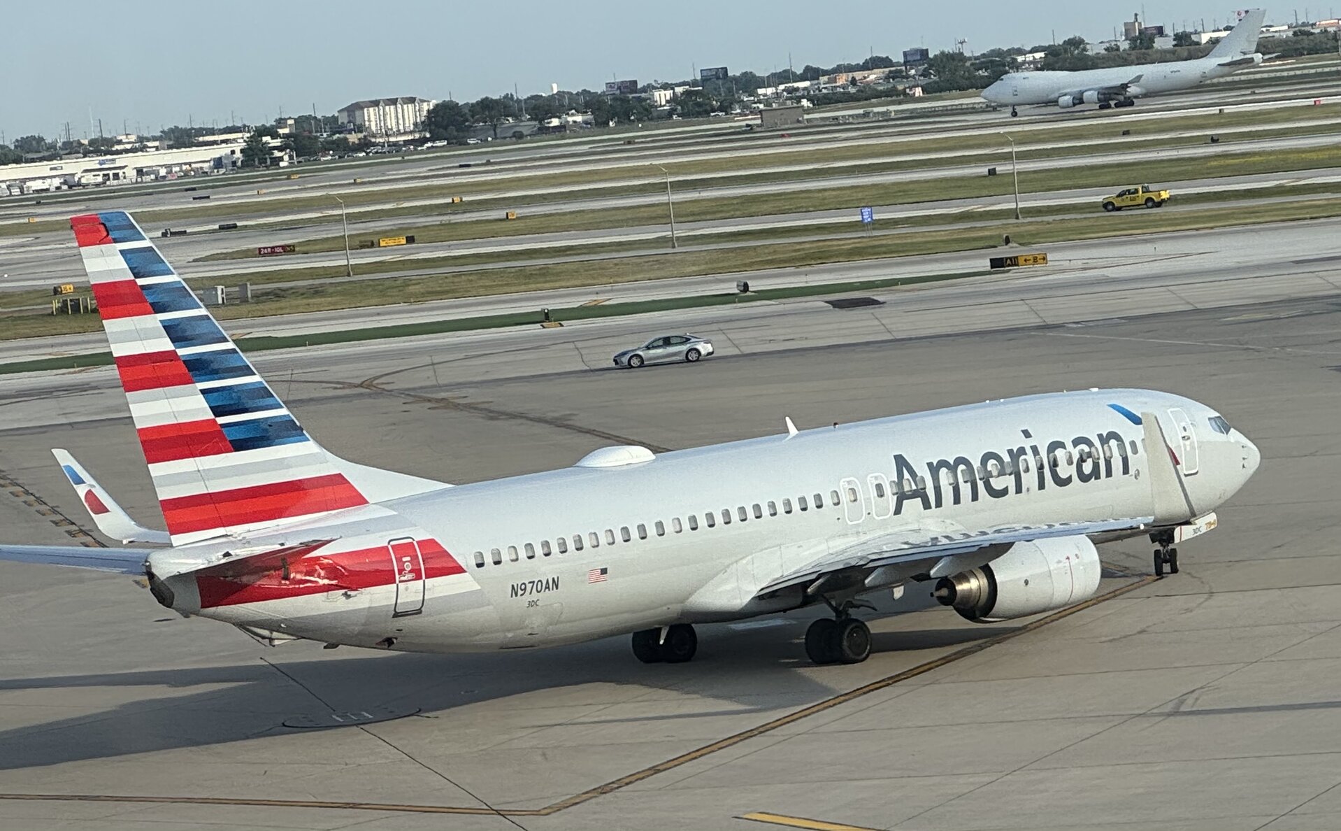 Boeing 737-823