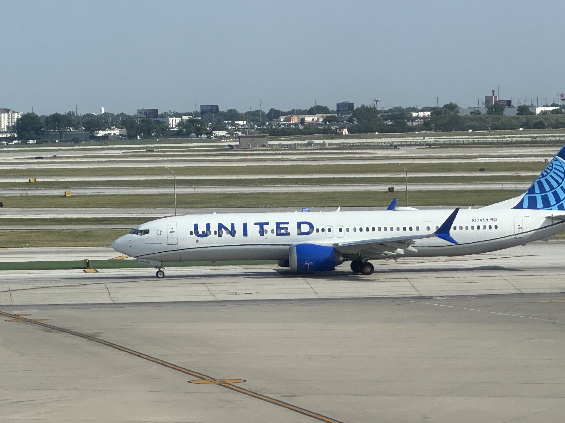 Boeing 737 MAX 8