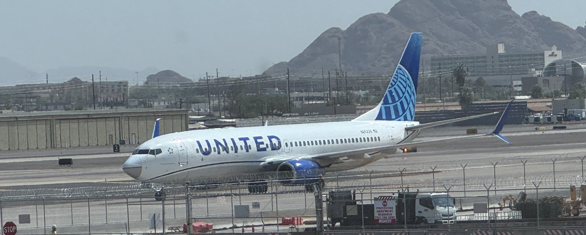 Boeing 737-824