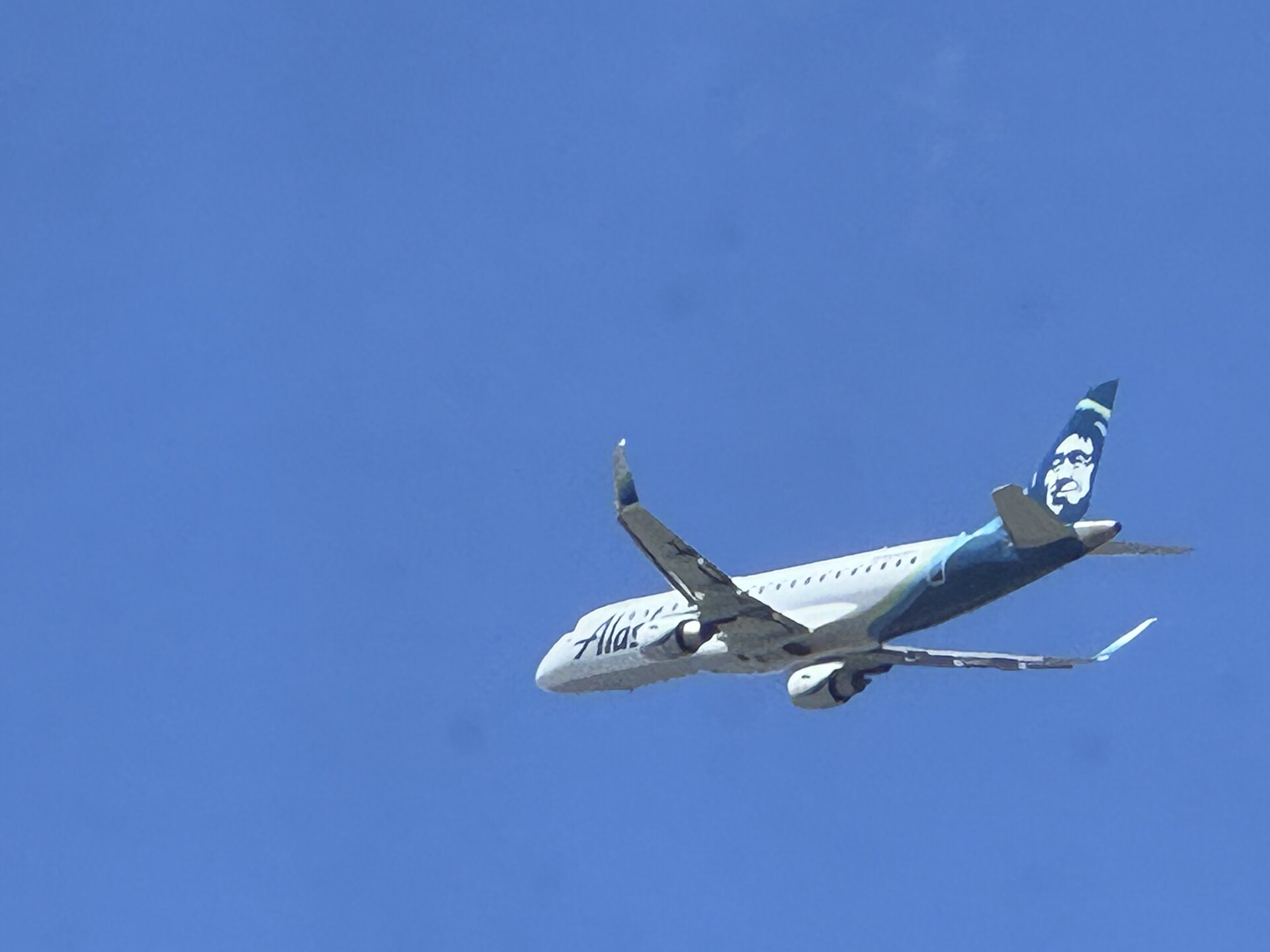Embraer E175