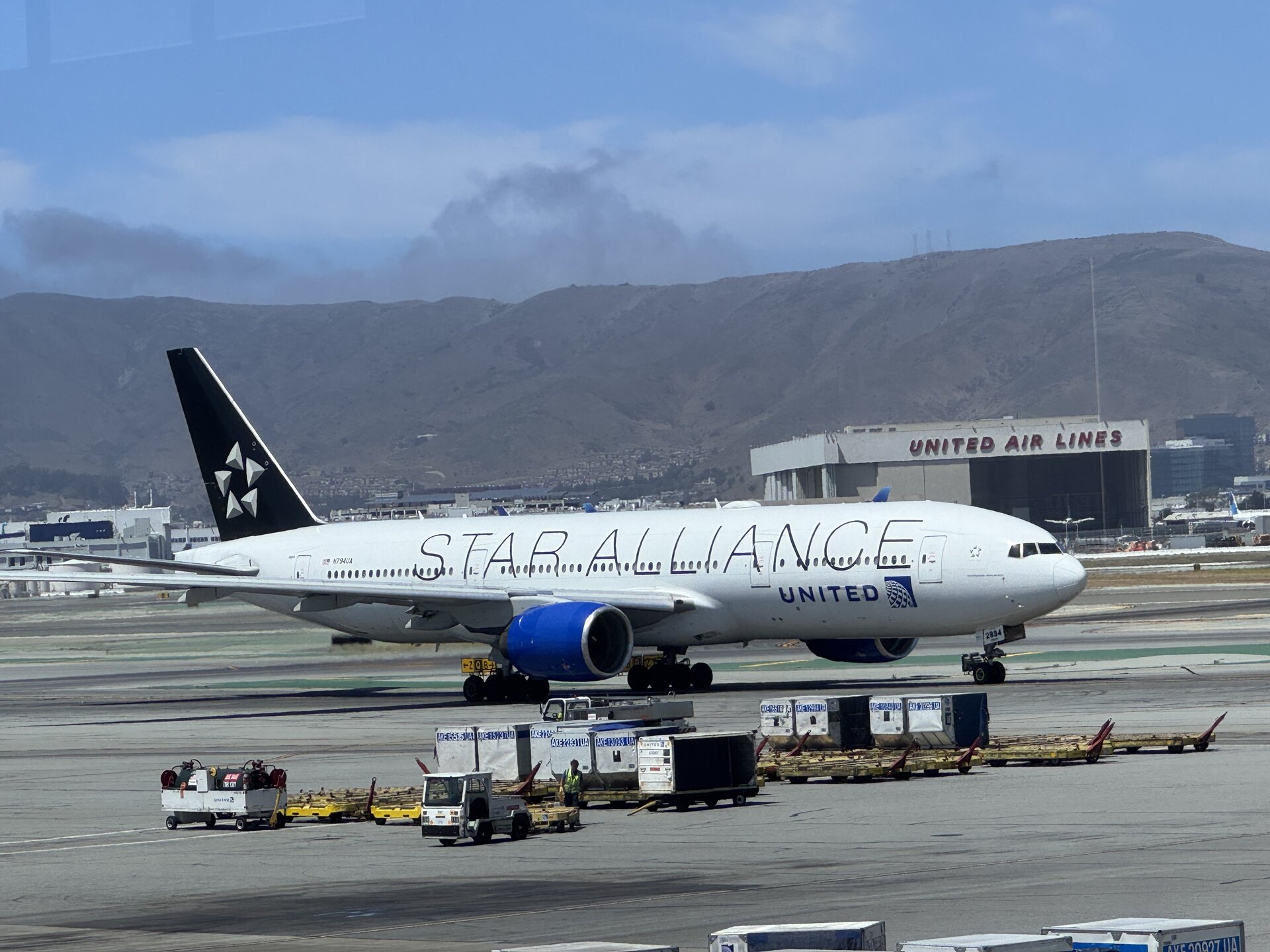 Boeing 777-222