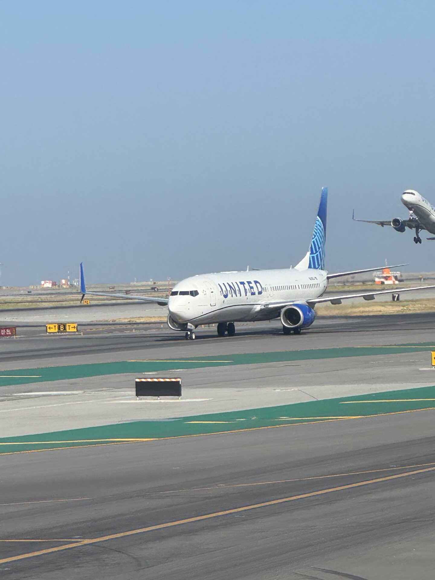 Boeing 737-800 or 737-900ER