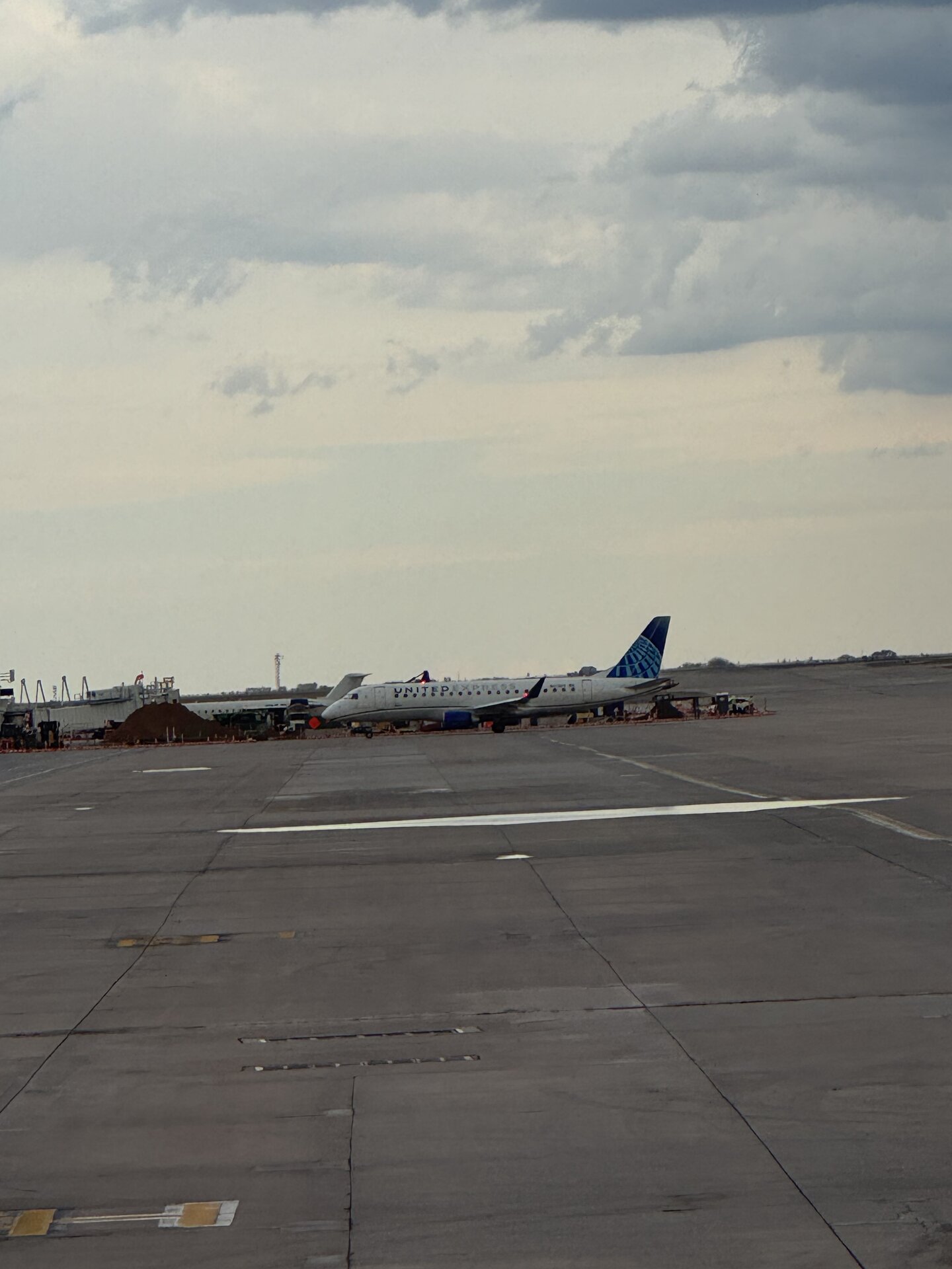 Embraer ERJ-175 (Embraer 175)
