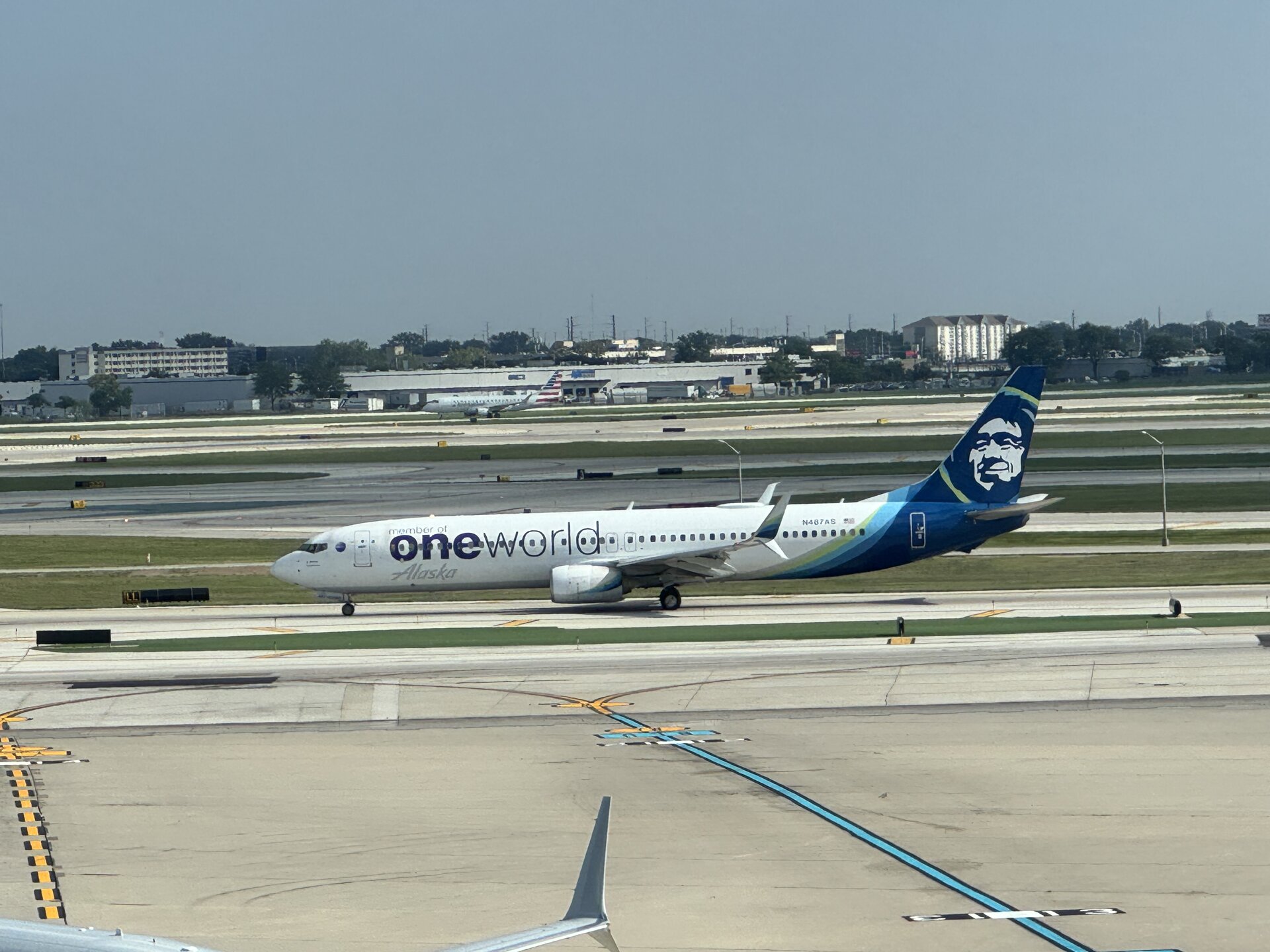 Boeing 737-890