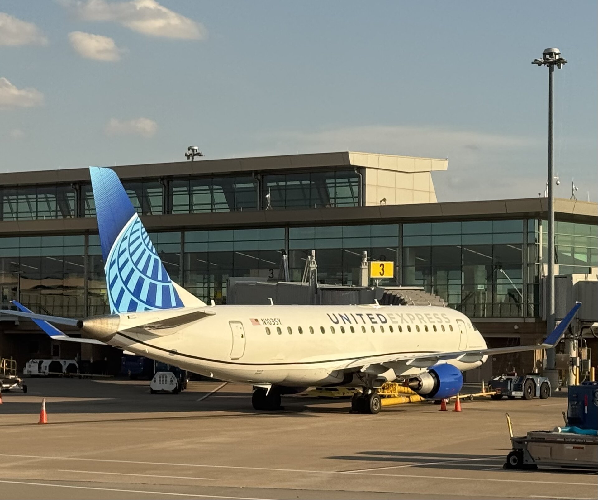 Embraer ERJ-175 (Embraer 175)