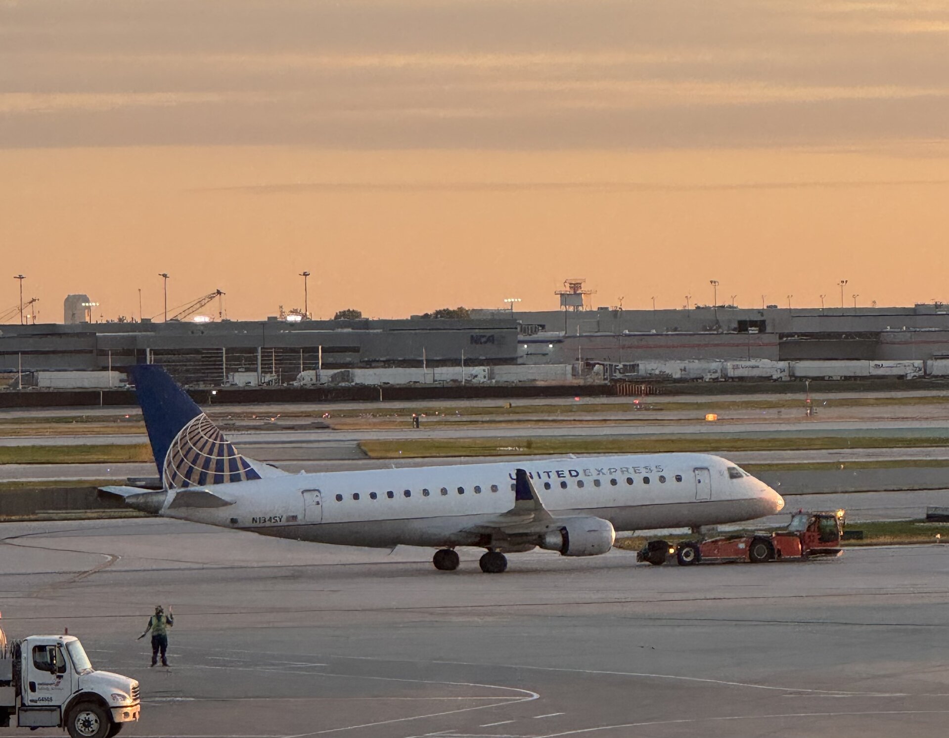 Embraer ERJ-175 (Embraer 175)