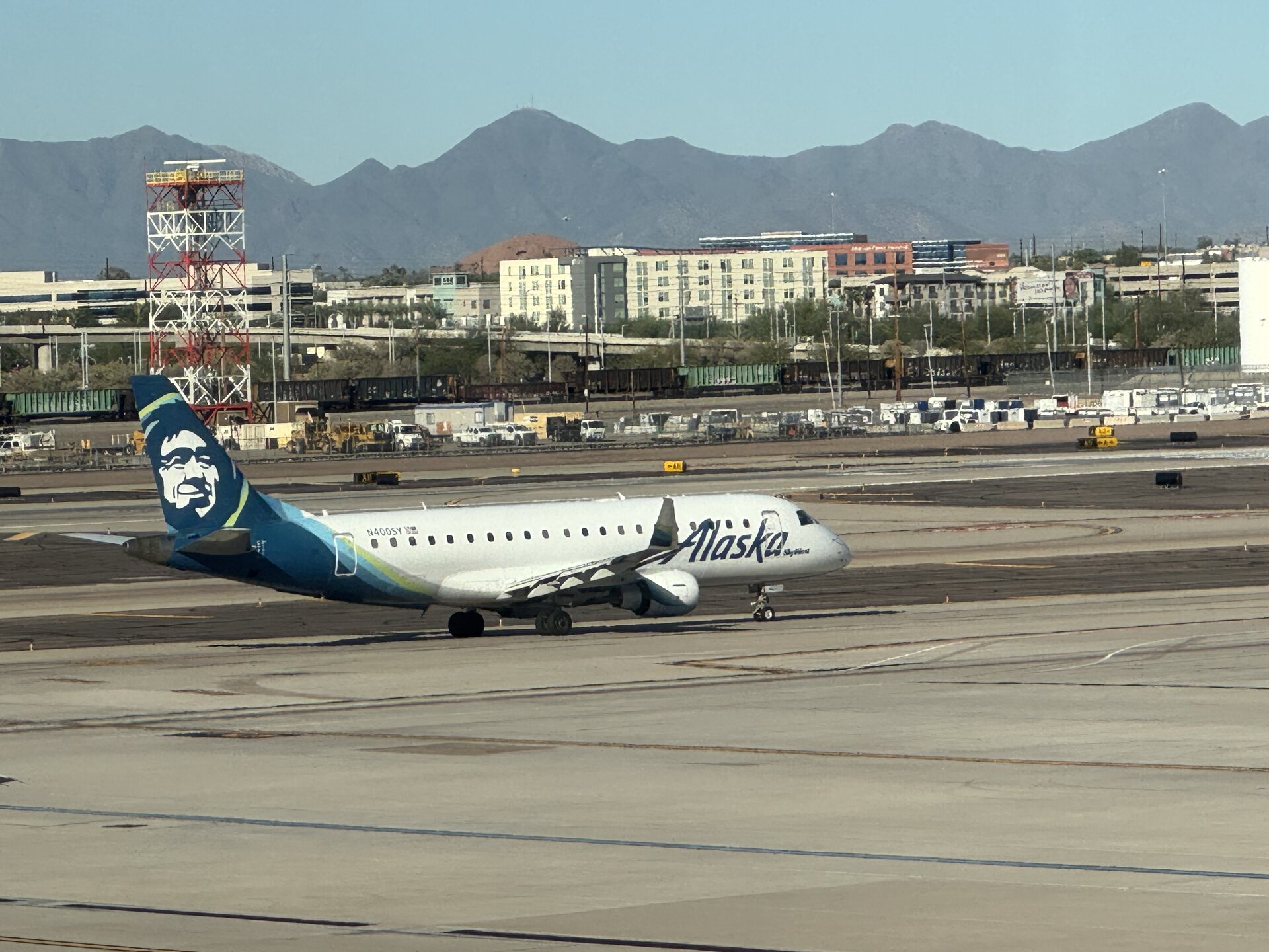Embraer E175