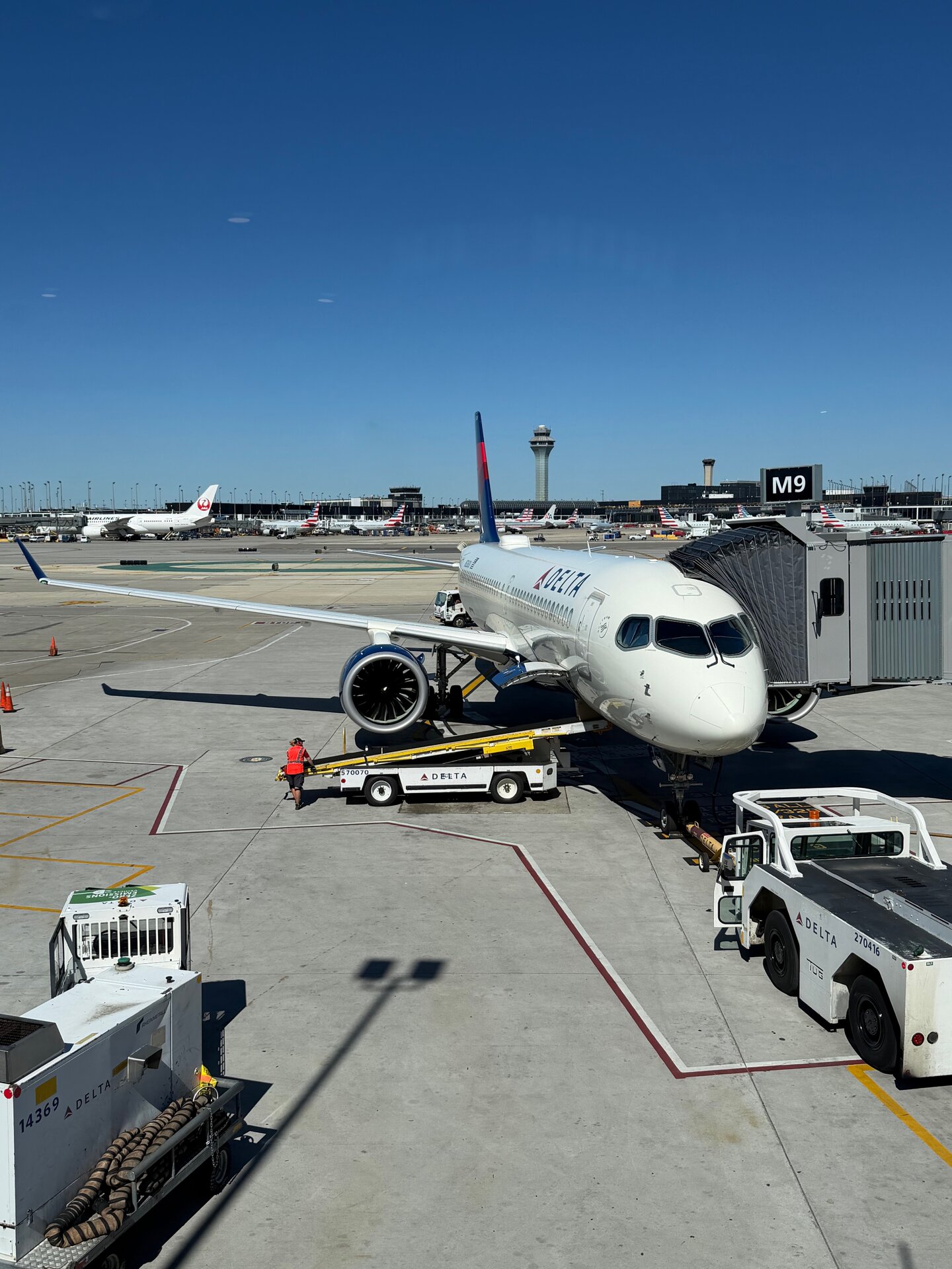 Airbus A220-100
