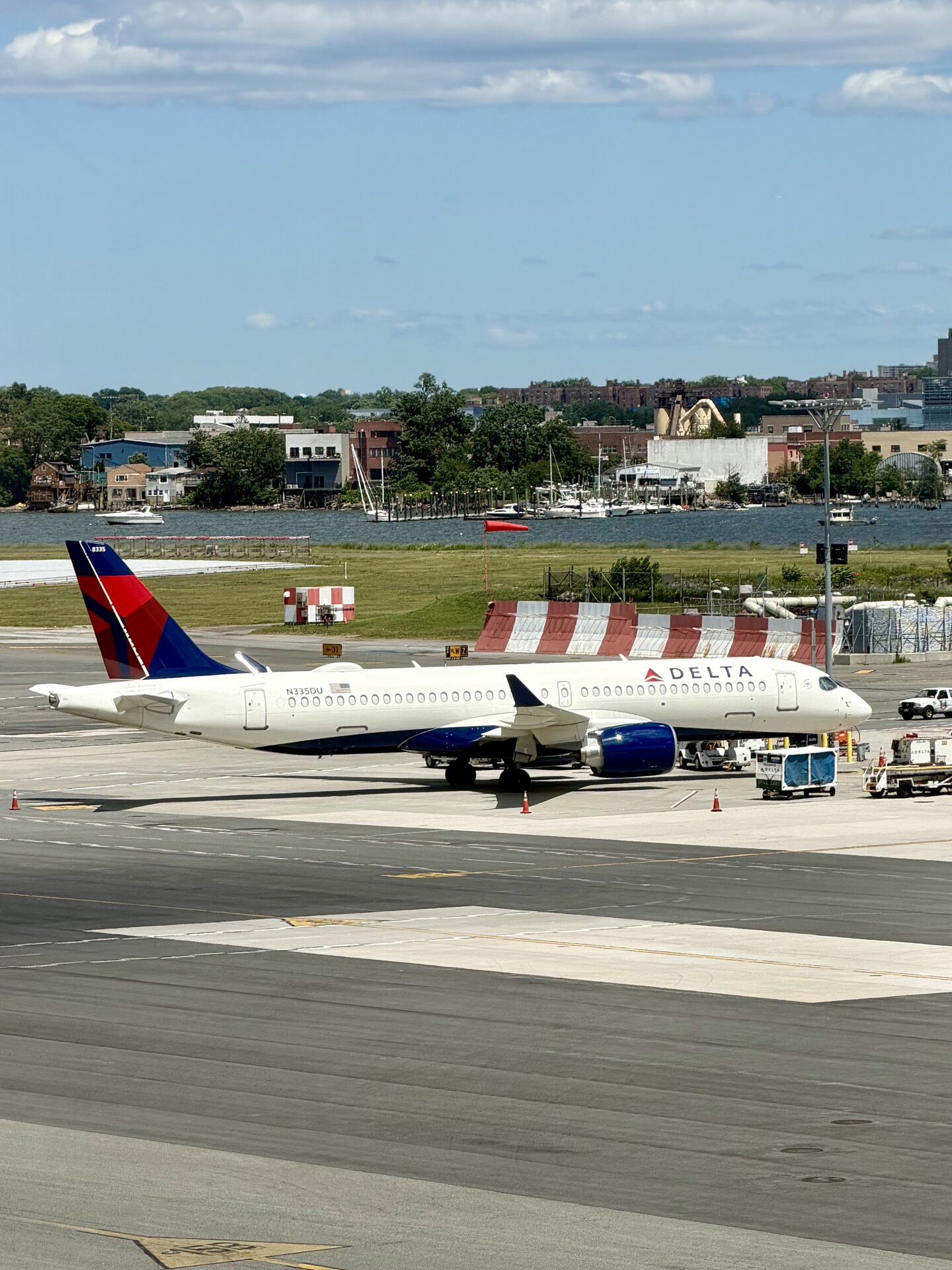 Airbus A220-300