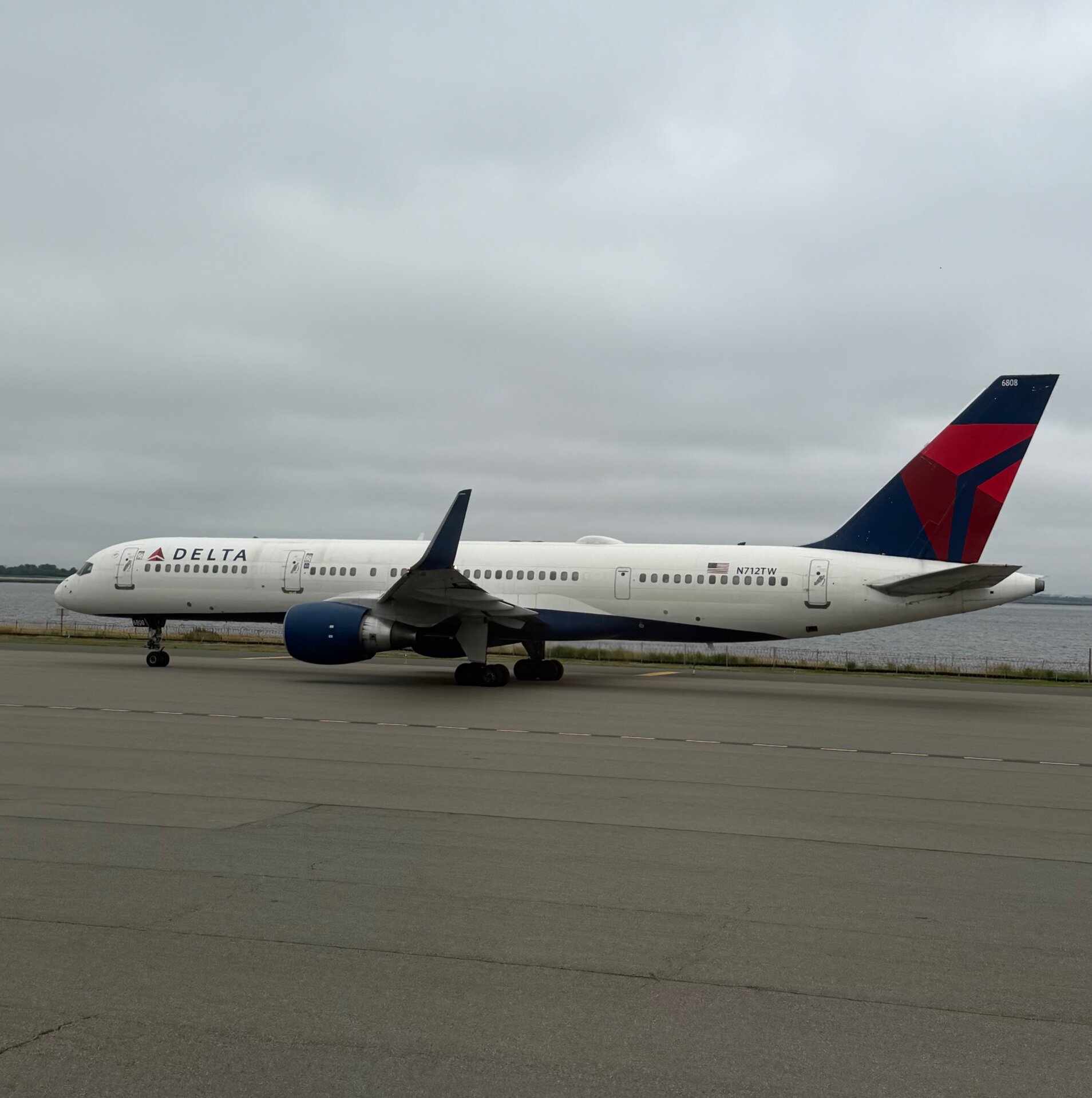 Boeing 757-2Q8