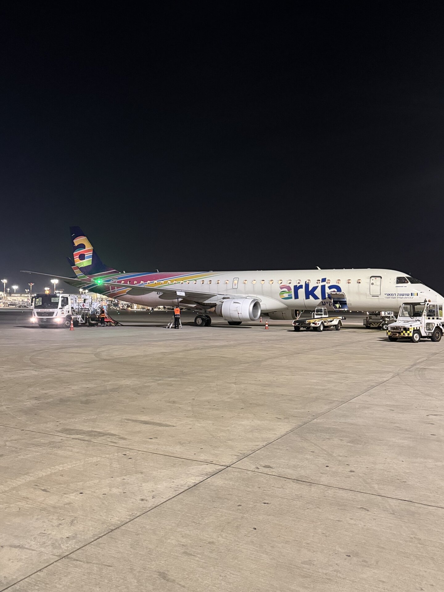 Embraer E195