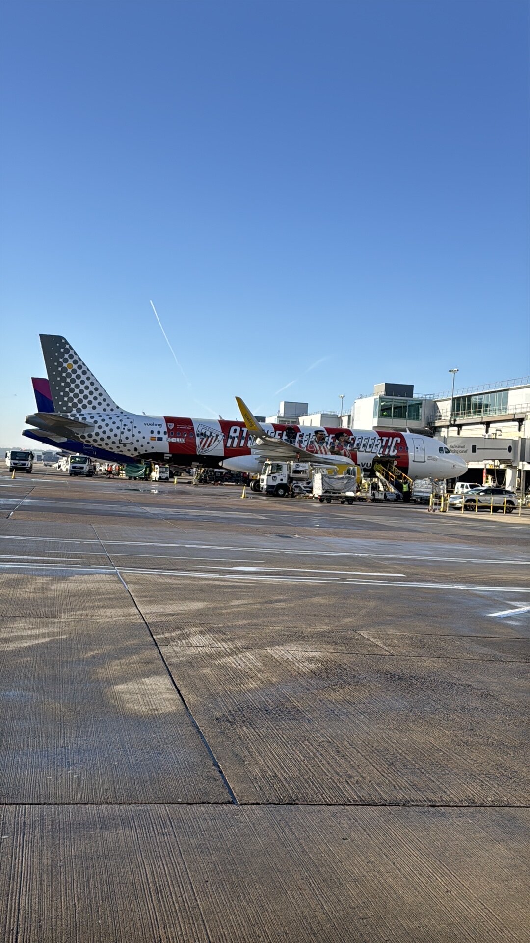Airbus A320-214