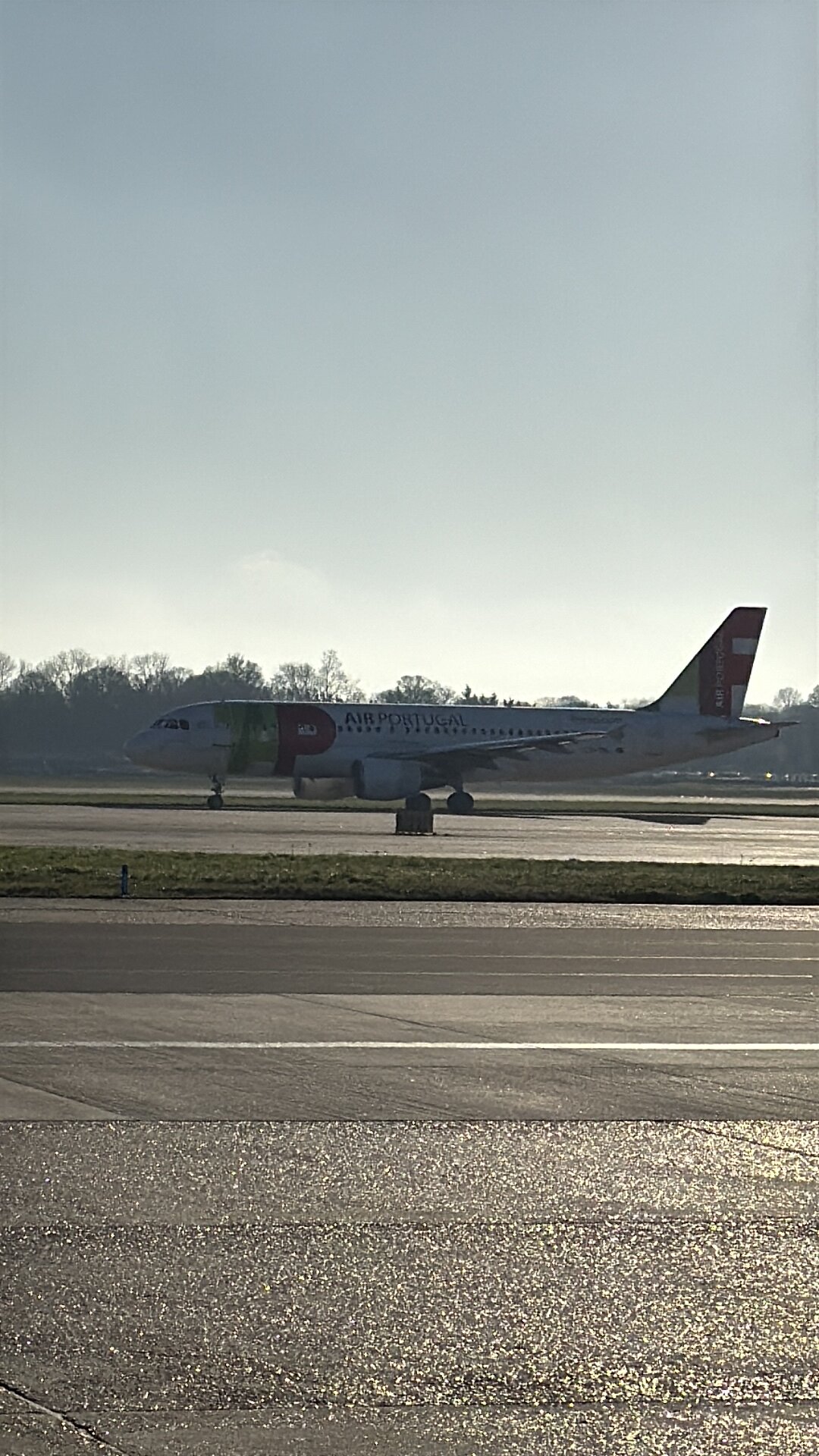 Airbus A320-214