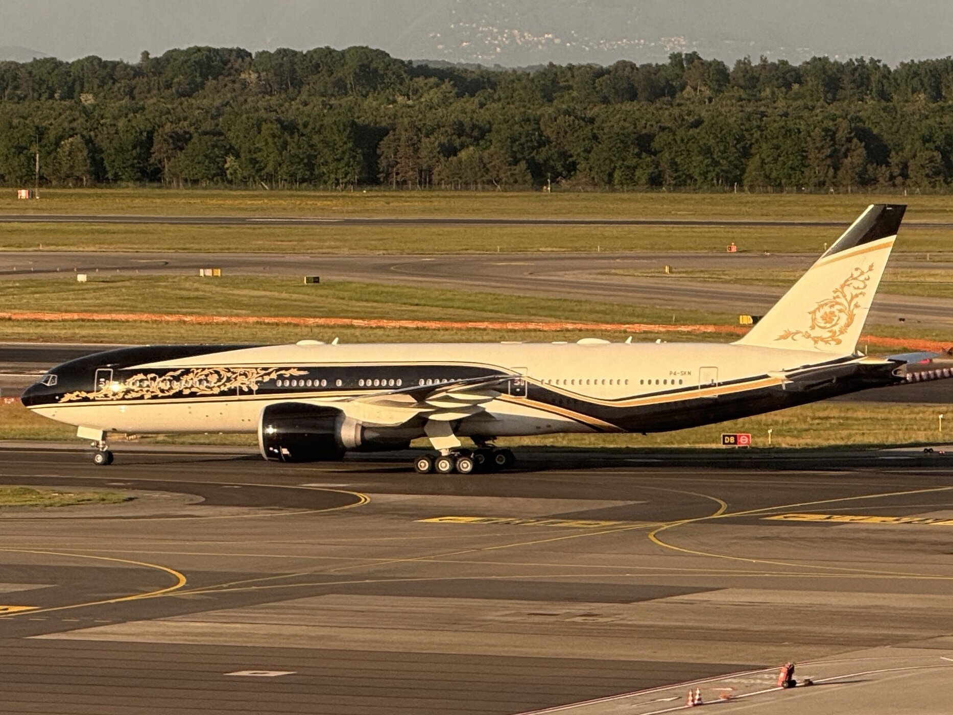Boeing 777-200LR
